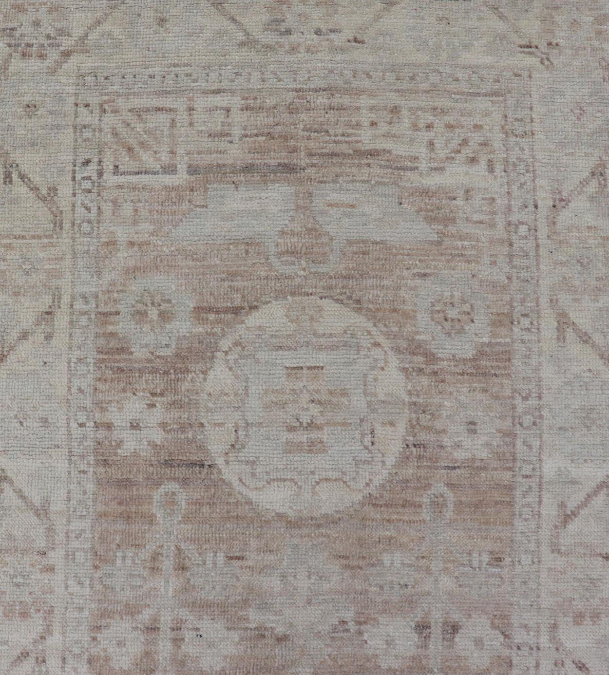 Afghano Runner di design Khotan con medaglioni geometrici a cerchio di Keivan Woven Arts in vendita