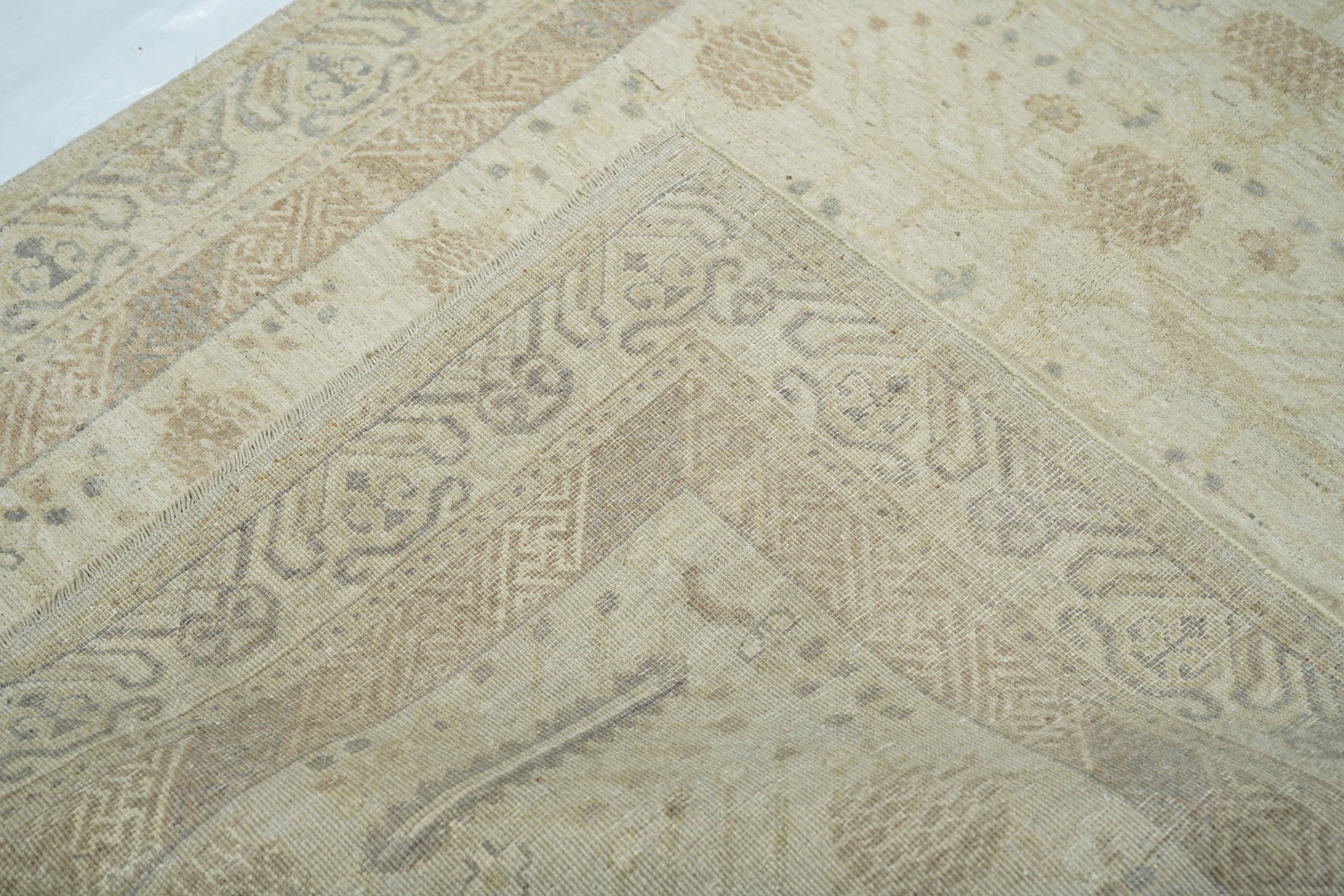 Laine Tapis Khotan 4'2'' x 5'10'' en vente