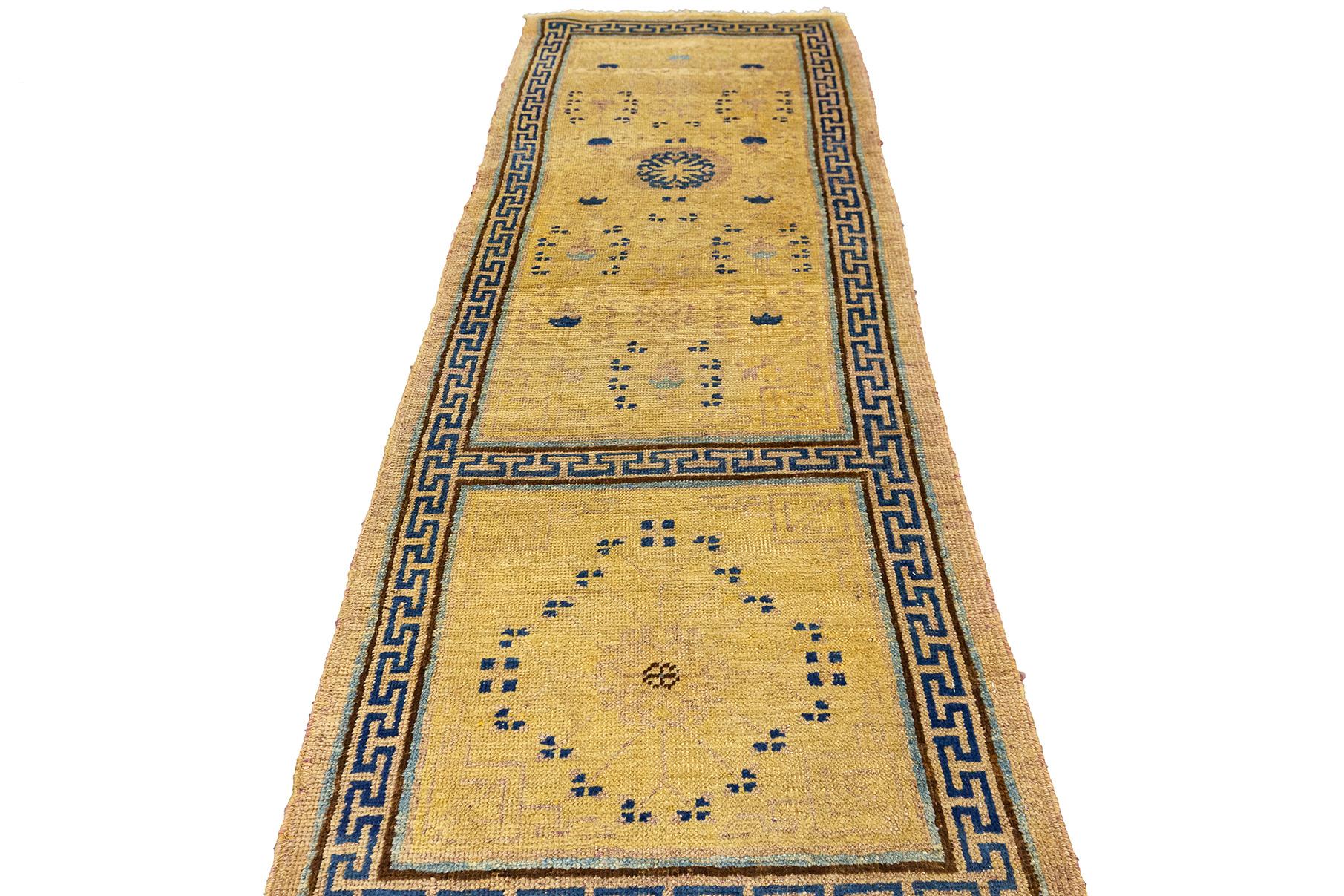 Chinois Tapis Khotan du Turkestan oriental en vente