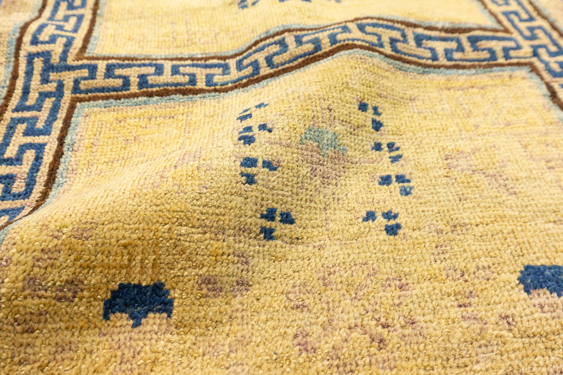 Tapis Khotan du Turkestan oriental en vente 1