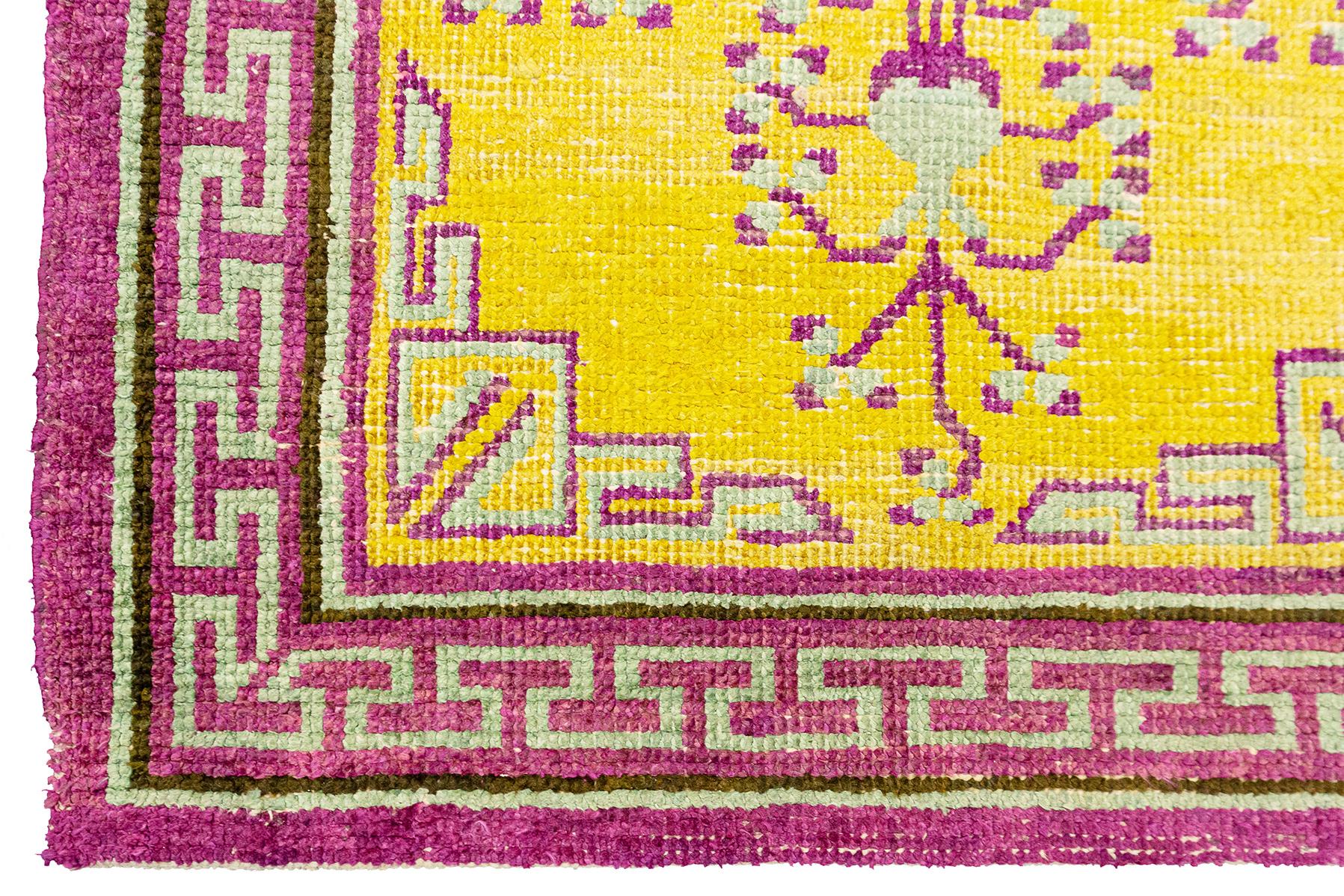 Tapis de course Khotan jaune et violet Bon état - En vente à Ferrara, IT