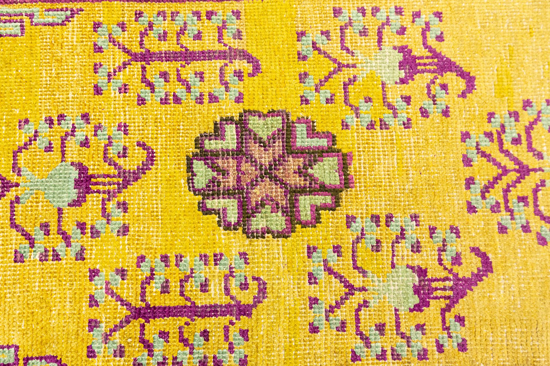 XIXe siècle Tapis de course Khotan jaune et violet en vente
