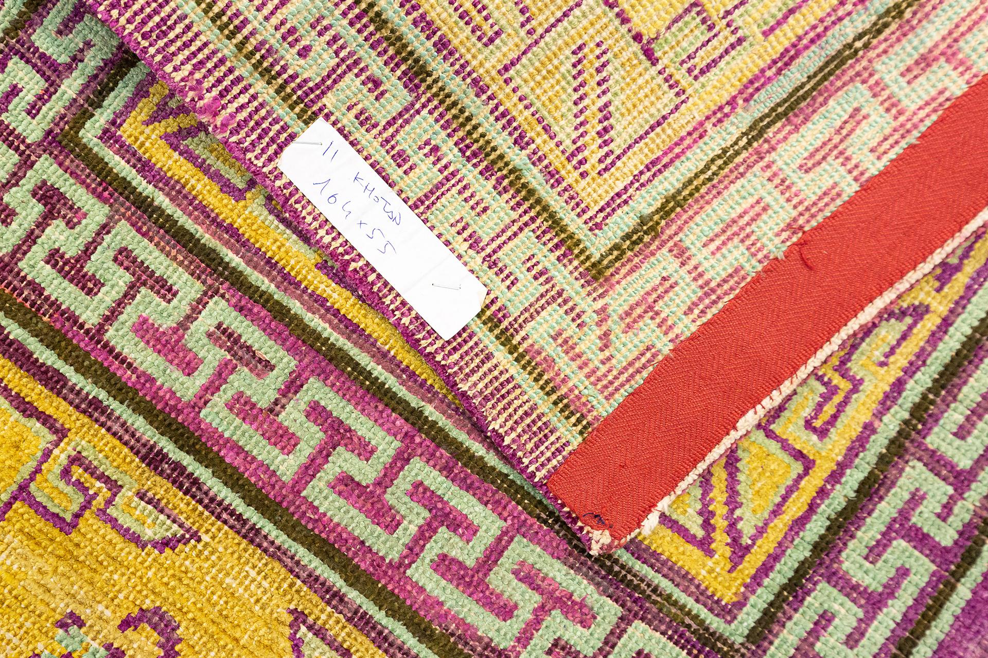 Tapis de course Khotan jaune et violet en vente 2