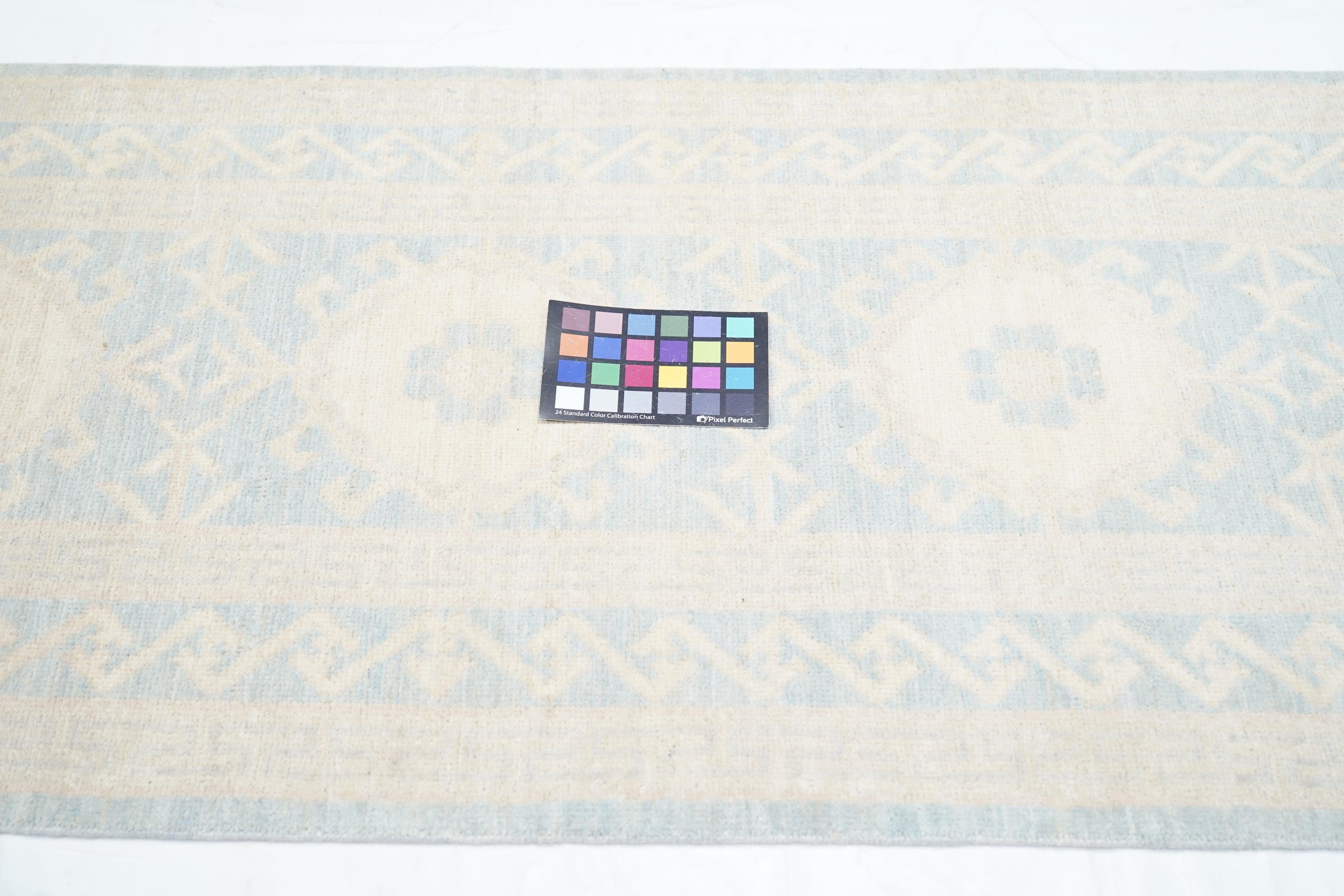 Alfombra Khotan 2'1'' x 10'0'' en Nuevo estado para la venta en New York, NY