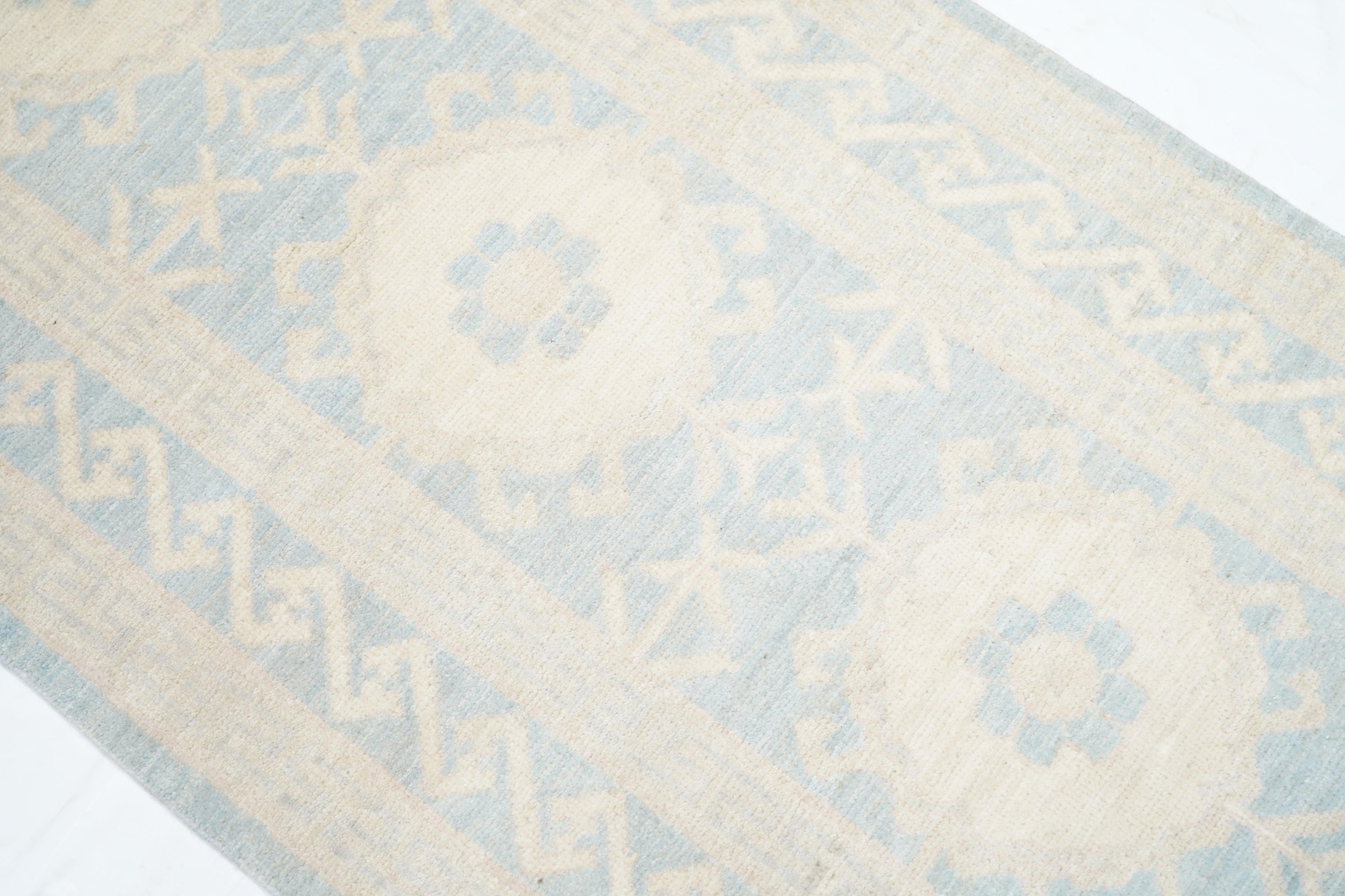 Alfombra Khotan 2'1'' x 10'0'' Siglo XXI y contemporáneo en venta