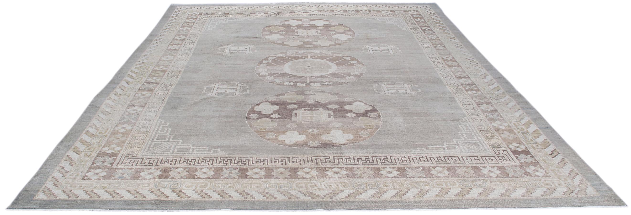 Khotan Samarghand-Teppich mit Medaillons (Persisch) im Angebot