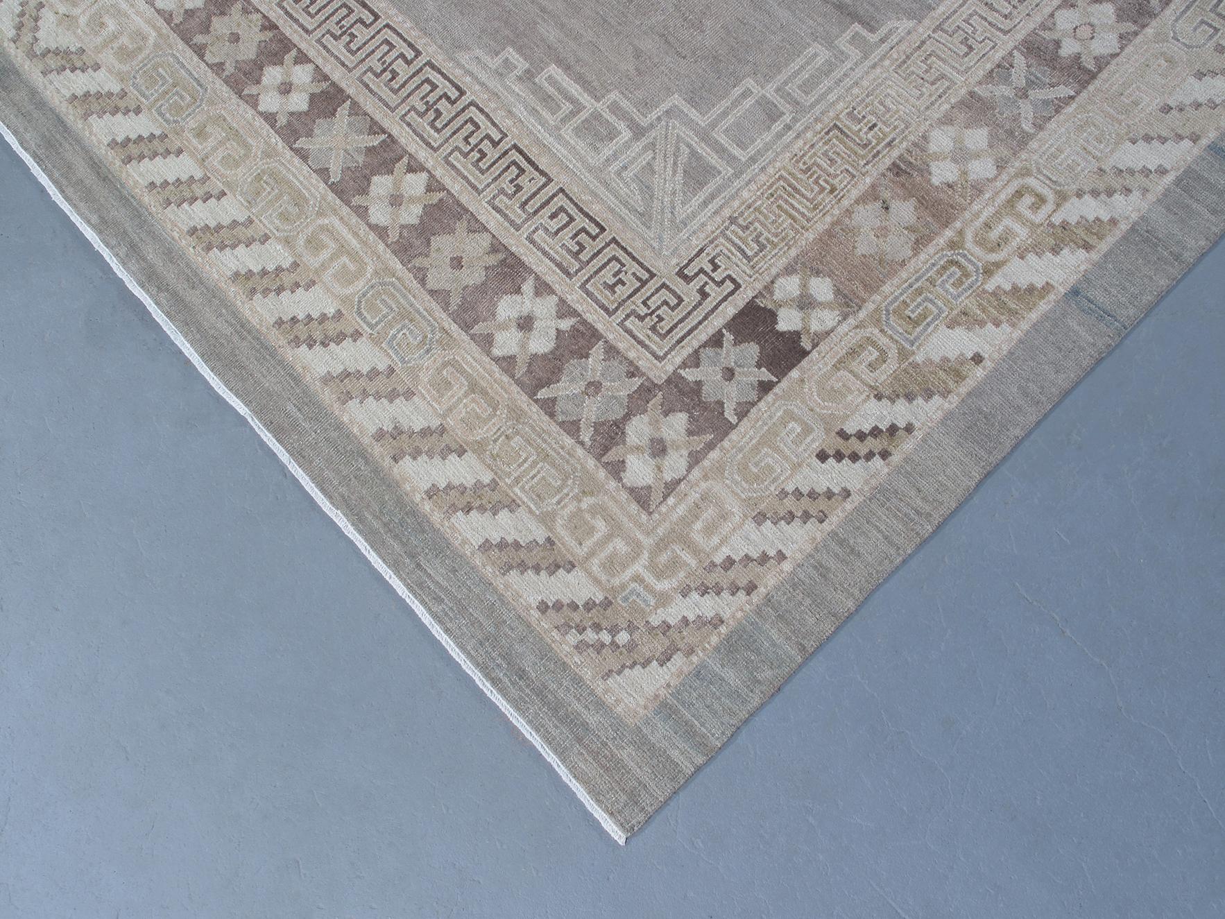 Khotan Samarghand-Teppich mit Medaillons im Zustand „Neu“ im Angebot in New York, NY