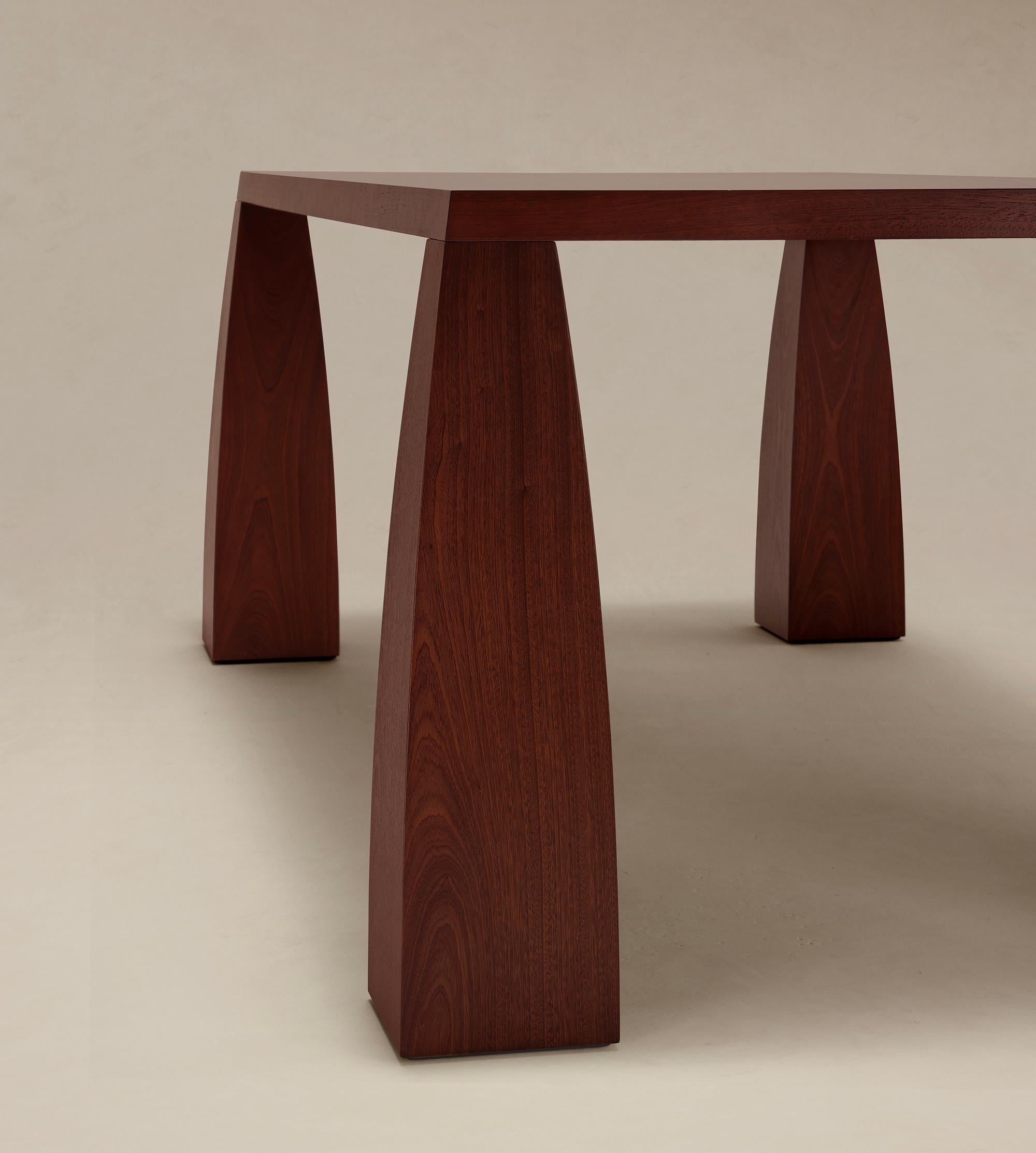 Français Table de salle à manger Khram par Aède Studios en vente