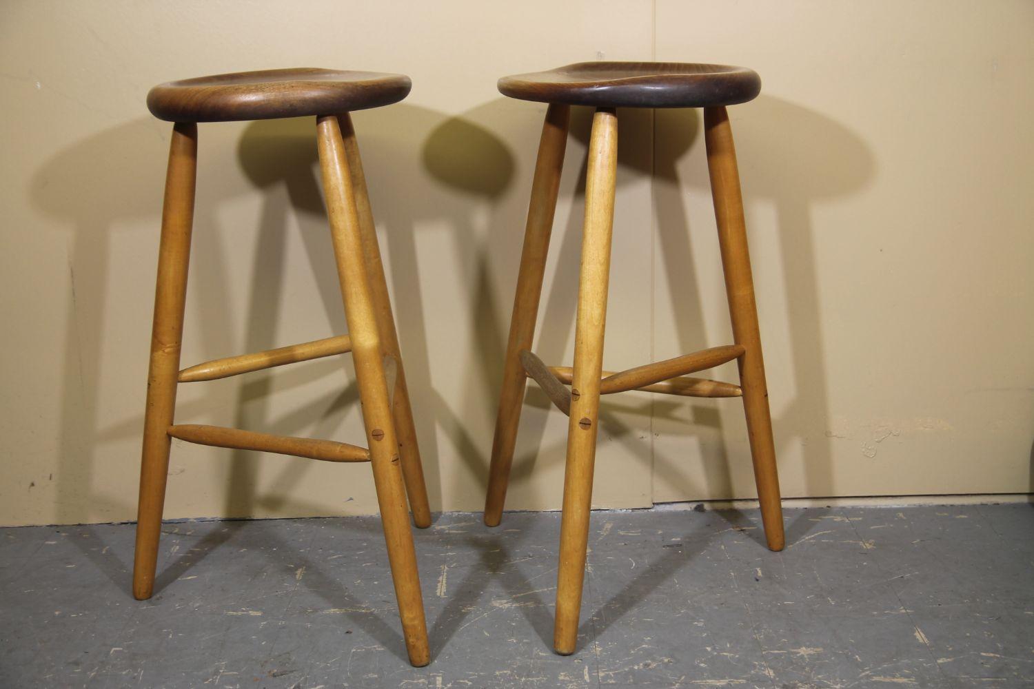 Great pair of stools by the Kia Pedersen of Lancaster Pa. Stools have the staggered stretchers that is a signature style of Pedersen.