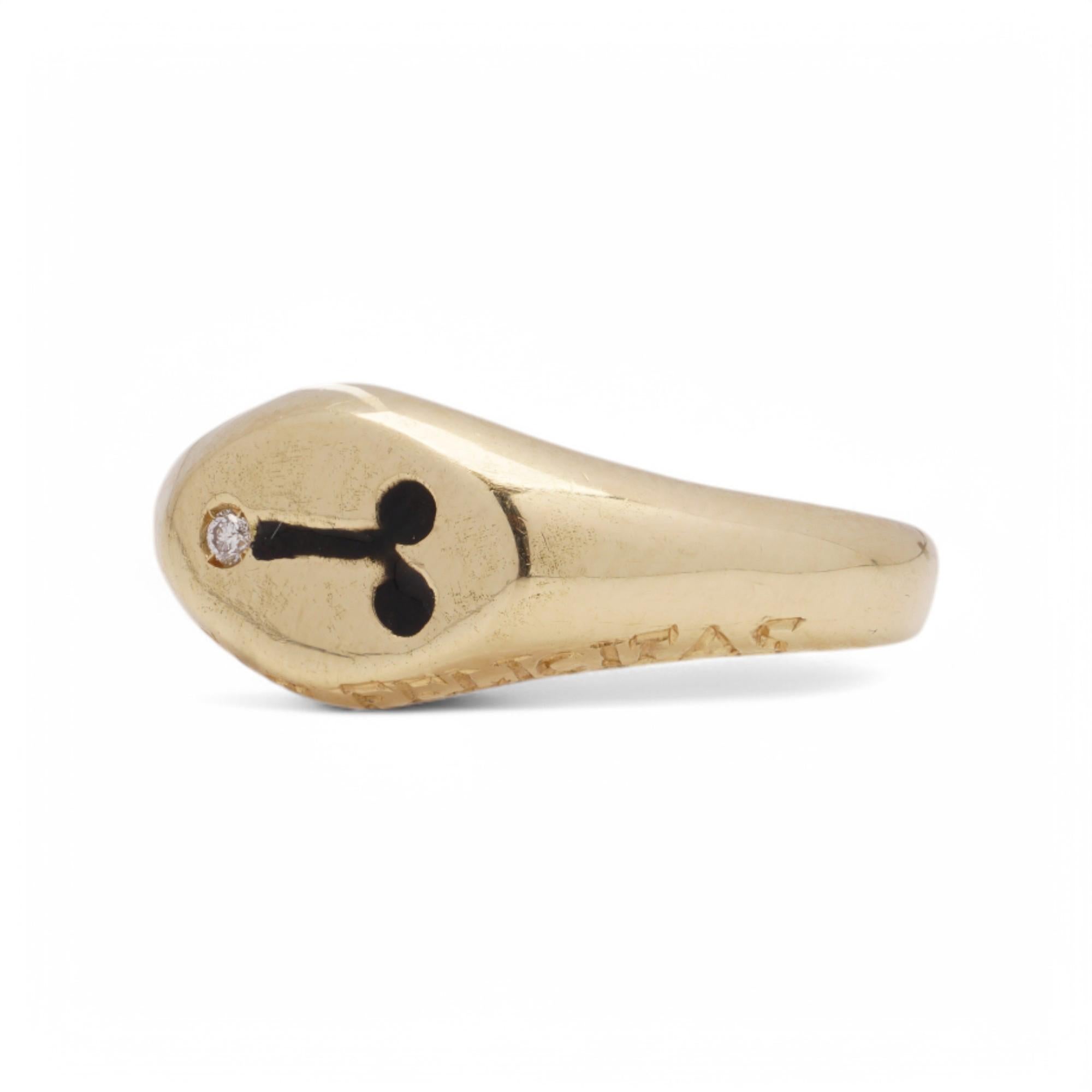 Anello KIAIA con incisione in oro 18kt e smalto nero In condizioni buone in vendita a Braintree, GB