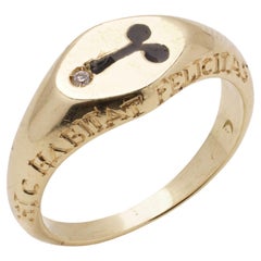 KIAIA 18kt Gold and black enamel engraved ring