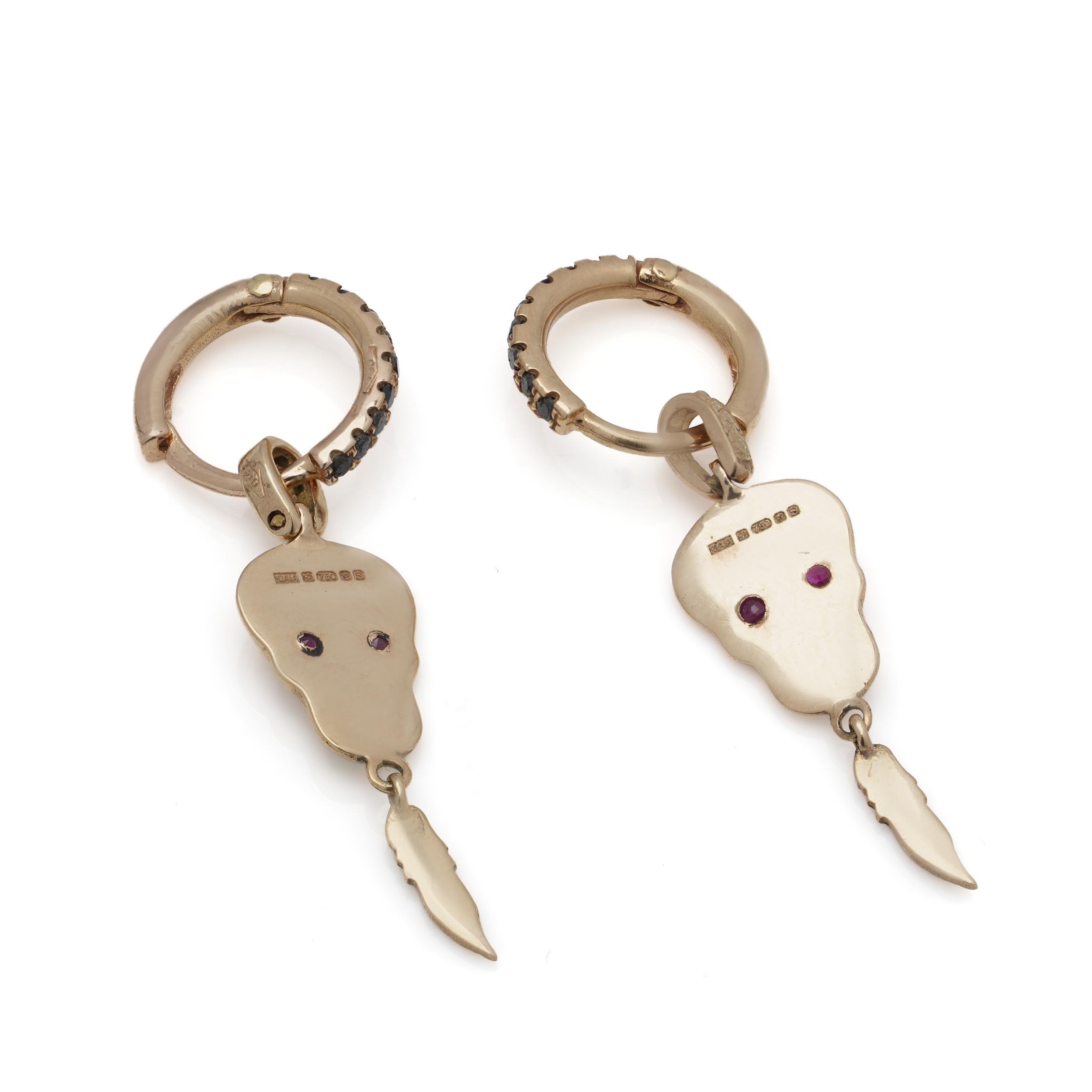 KIAIA 18kt Gold Skull Earrings with Rubies and Black Diamonds In Good Condition For Sale In Braintree, GB
