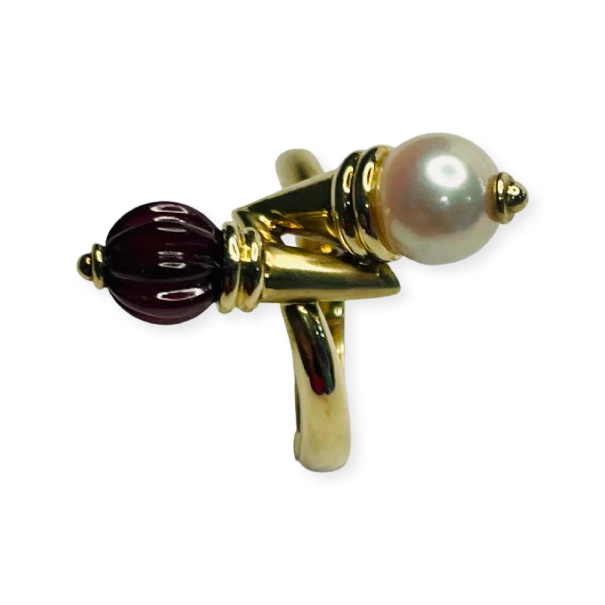 Contemporary Kian 14K Yellow Gold Garnet and Cultured Japanese Akoya Pearl Crossover Ring For Sale