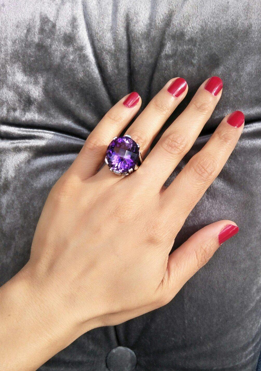 21.77 Carat Oval Cut Amethyst and Diamond Cocktail Ring in 18 Carat Gold In New Condition In South Perth, AU