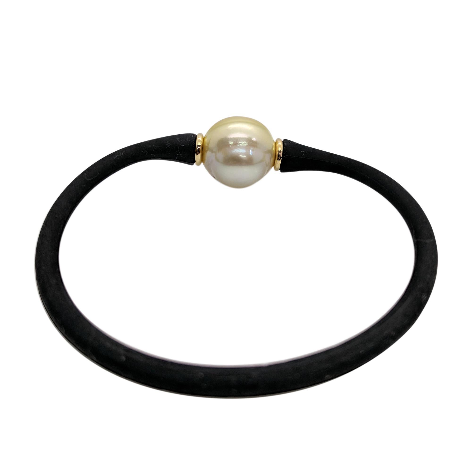 Women's or Men's Kian Design 18 Carat Two-Tone Gold South Sea Pearl and Round Diamond Bracelet For Sale