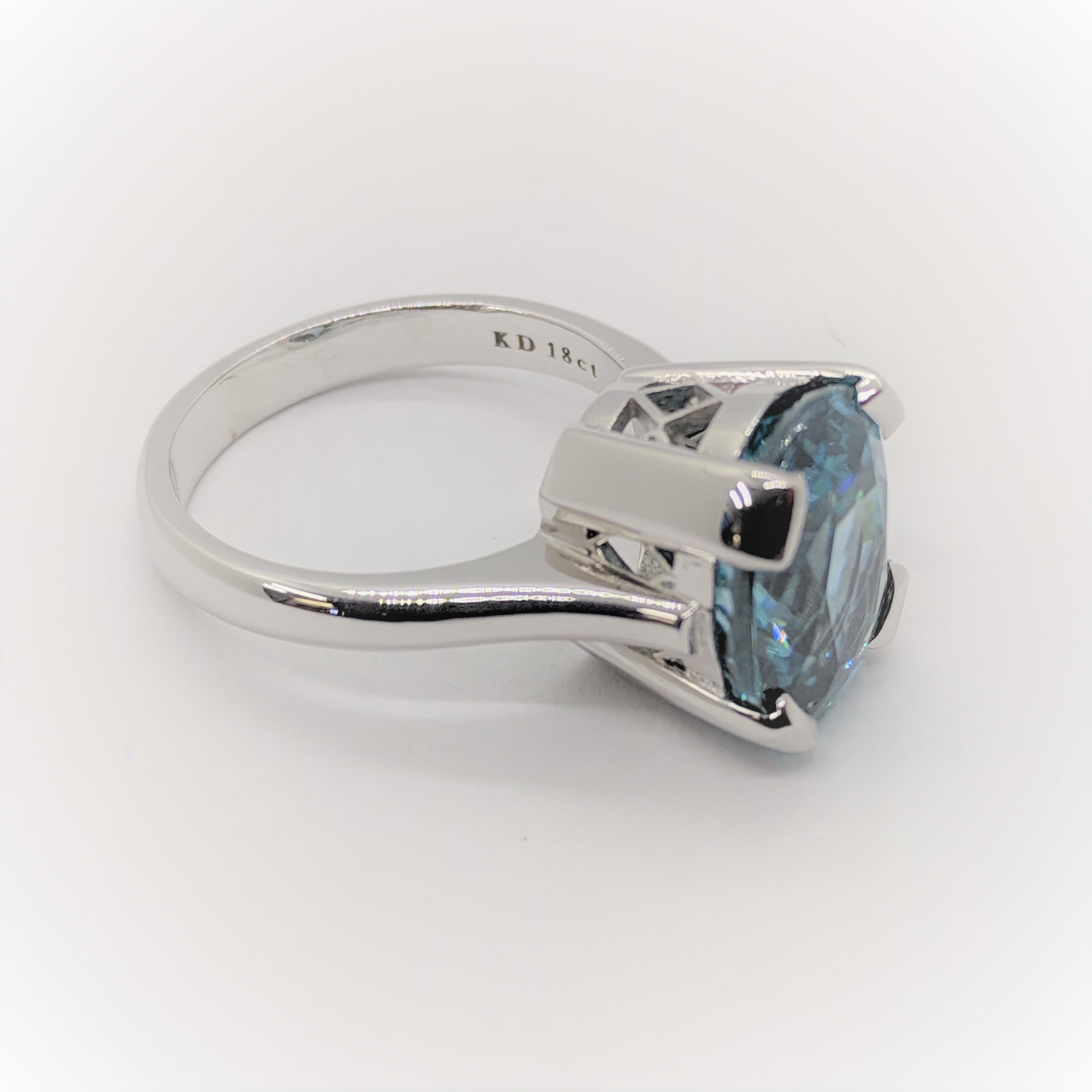 Art Deco Kian Design 18 Carat White Gold 7.71 Carat Blue Zircon Dress Ring For Sale