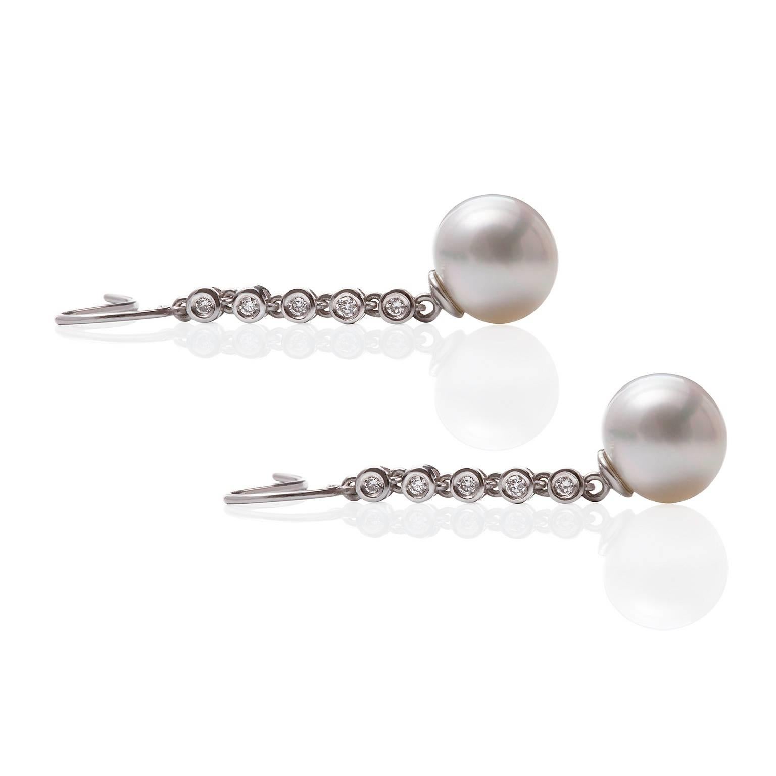 Perla Cascade Earrings

This elegant earring has been sold however we are able to remake it with the metal or Pearls of your choice in 20 working days. Please contact us for more information.

Timeless elegance. These beautiful drop style earrings