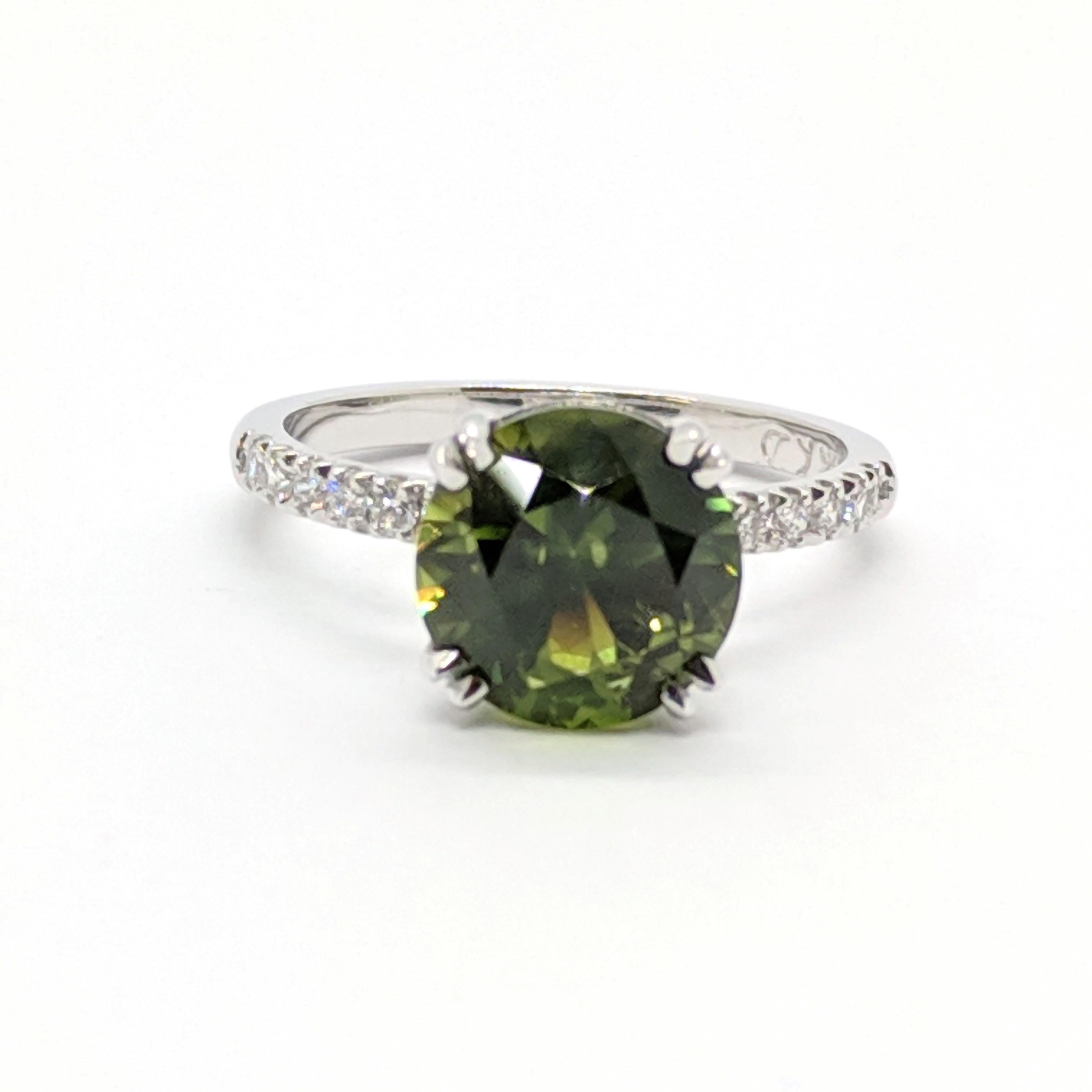 Round Cut Kian Design 3.67 Carat Sapphire Diamond Engagement Ring 18 Carat White Gold
