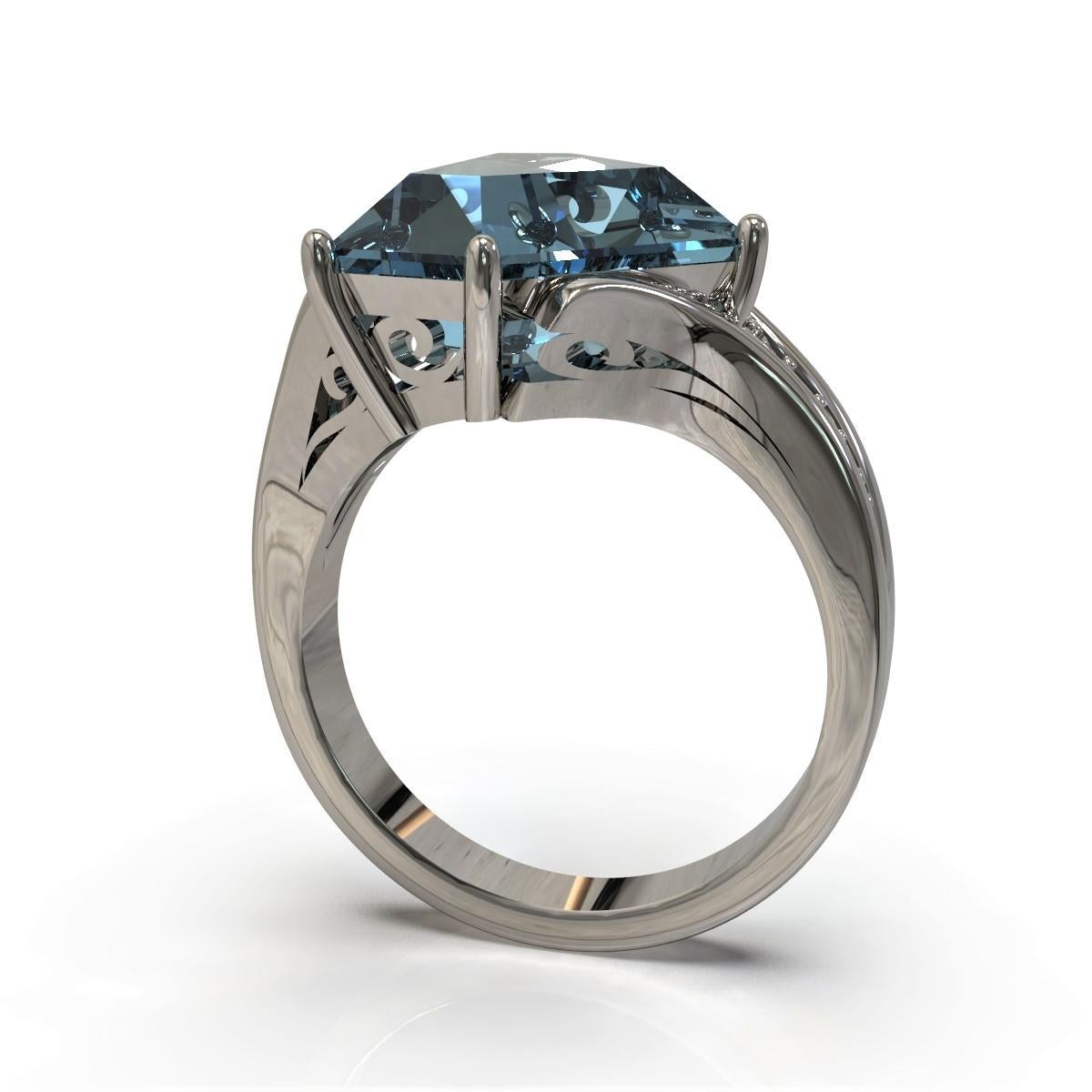 Kian Design 5.93 Carat Aquamarine and Diamond Cocktail Ring in Platinum In New Condition For Sale In South Perth, AU