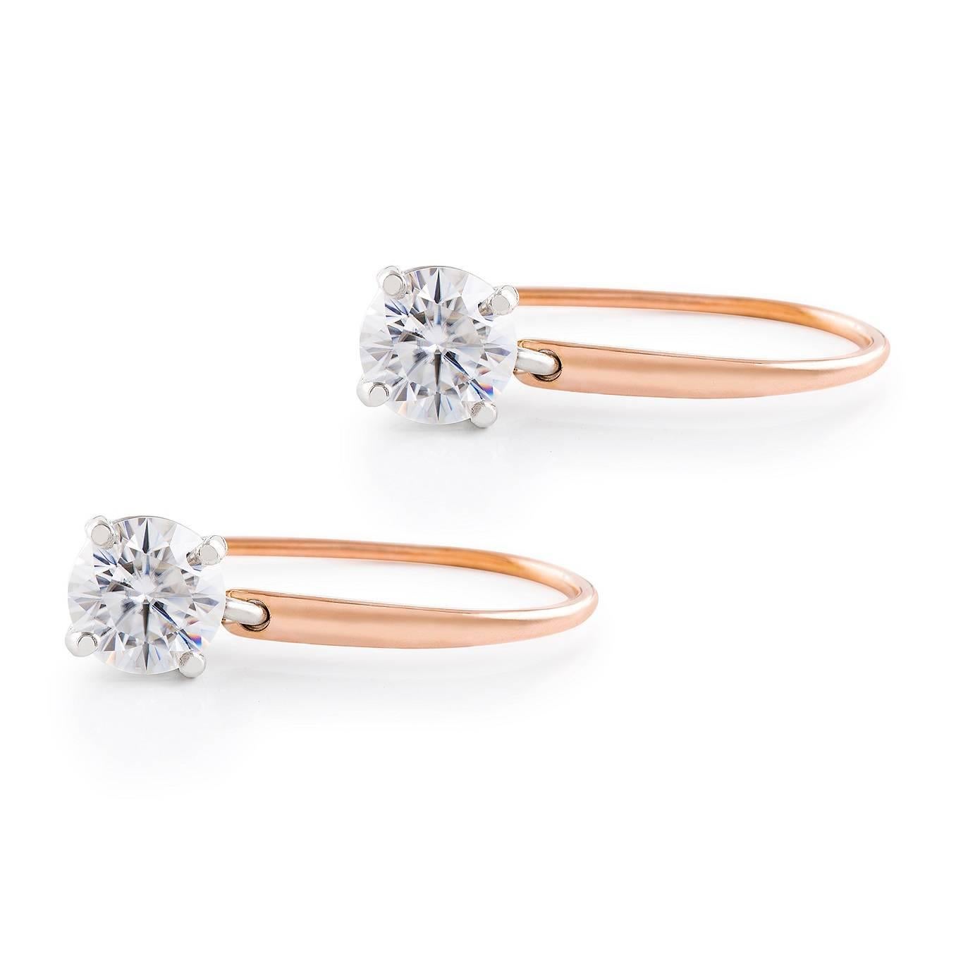 Orecchini con diamanti in oro rosa

Perfect for every occasion, these diamond dangle earrings in platinum and 18 carat rose gold are classics.

Round brilliant cut diamonds: F colour, SI2 clarity, 1.00ct each

Customization: A similar earrings may