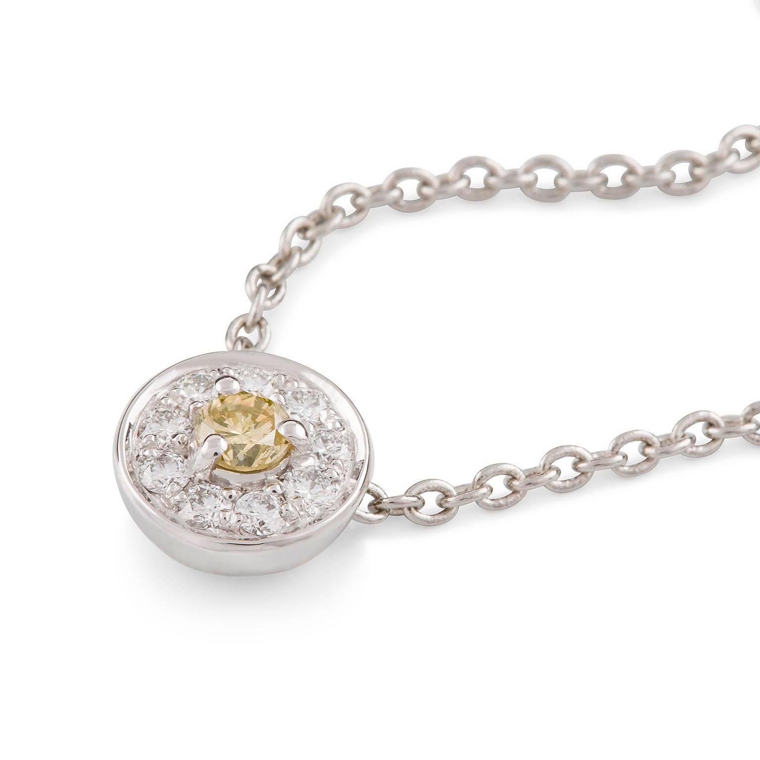 Halo Necklace

This gorgeous petite pendant features a stunning fancy yellow diamond surrounded by a halo of white diamonds. The circular setting is suspended from an elegant trace chain.

Round brilliant cut diamond: fancy yellow colour, VS2