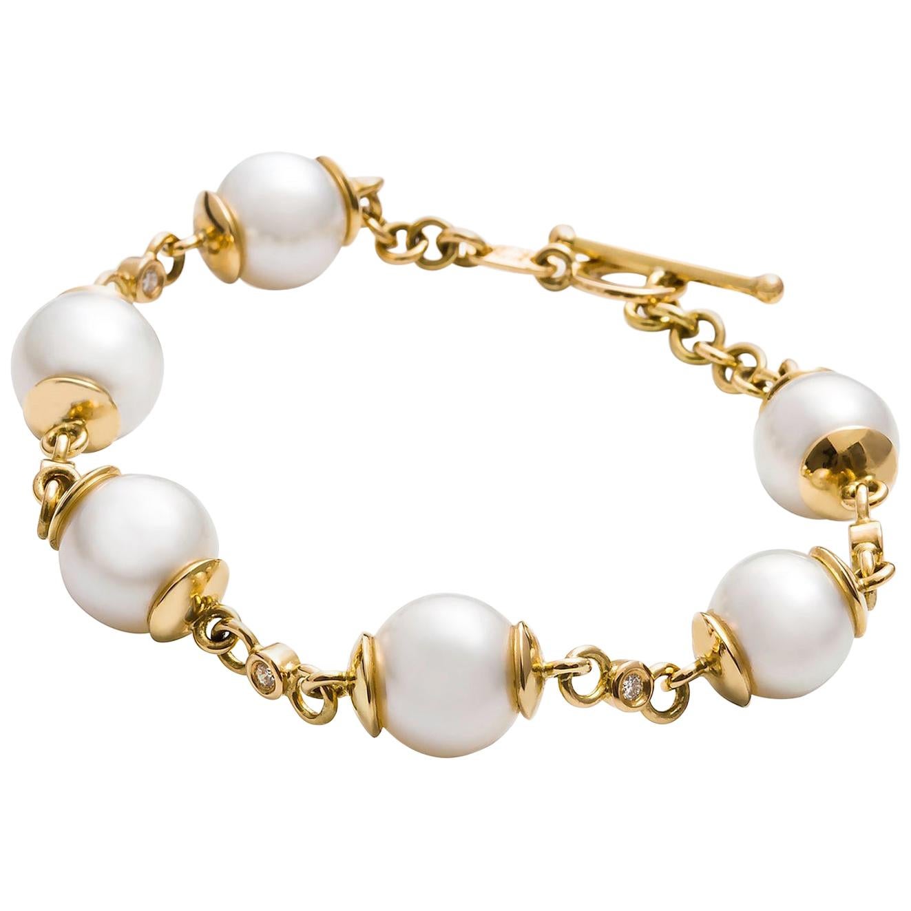 Contemporary Kian Design South Sea Pearl and Round Diamond Bracelet in 18 Carat Yellow Gold