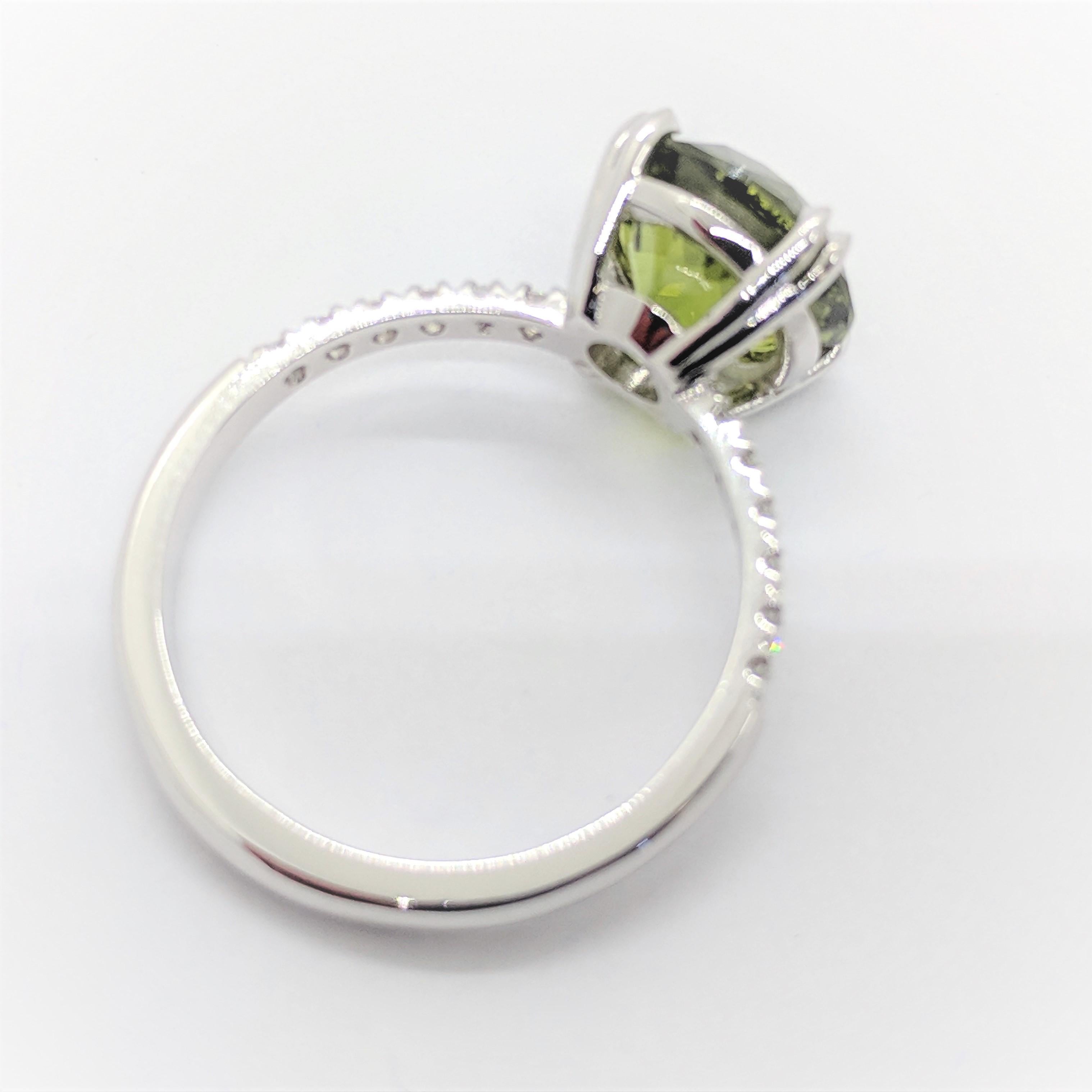Contemporary Kian Design White Gold 3.67 Carat Round Green Sapphire and Diamond  Ring
