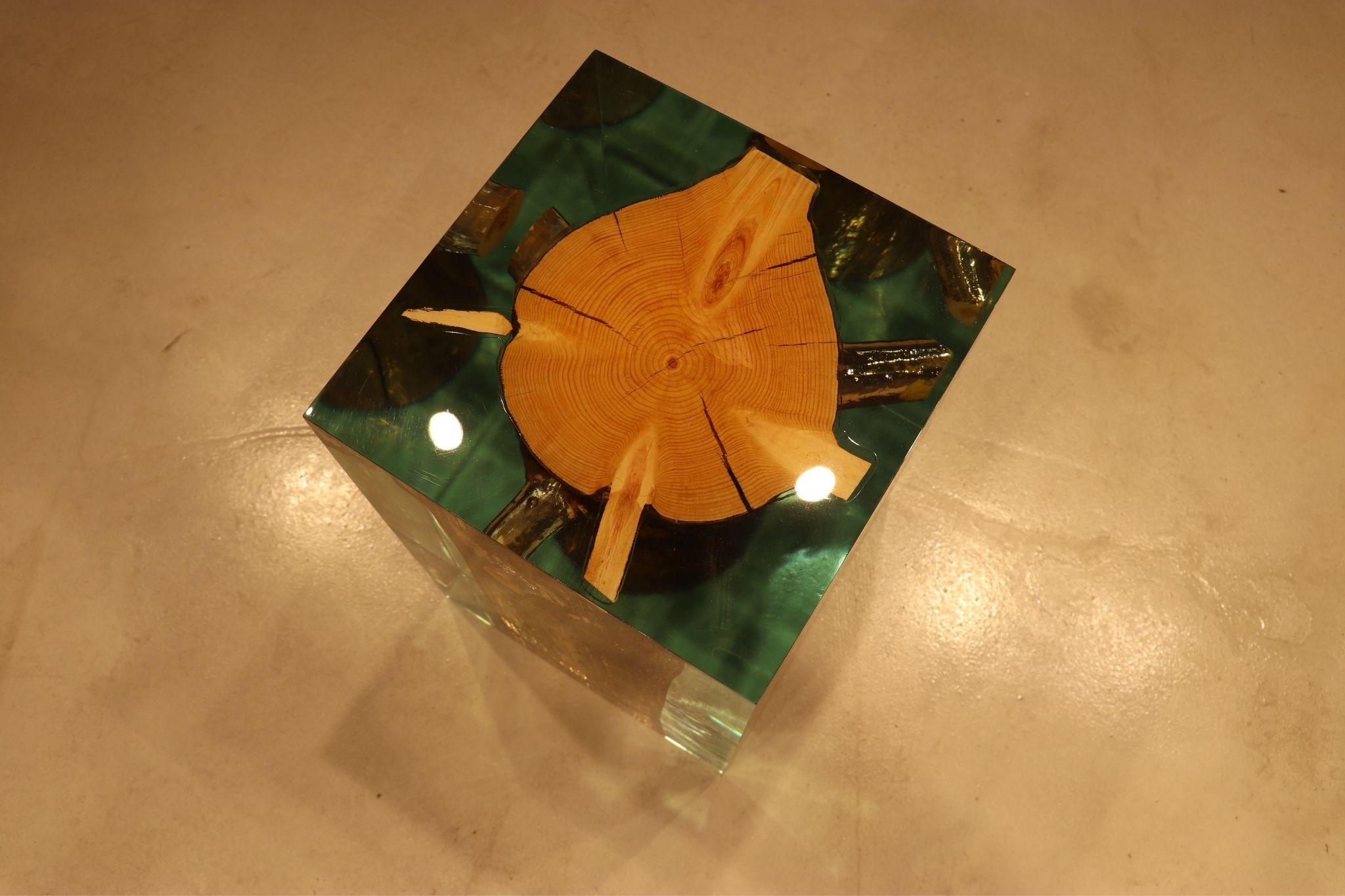 Kibu Cube Kristallklarer Harz Beistelltisch im Zustand „Neu“ im Angebot in Miami Beach, FL