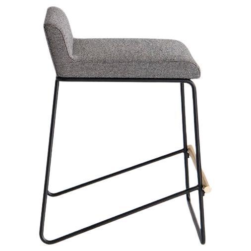 Tabouret de comptoir Kickstand de Phase Design, tissu