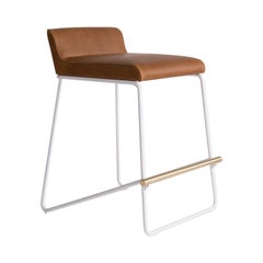 Tabouret de comptoir Kickstand de Phase Design, cuir