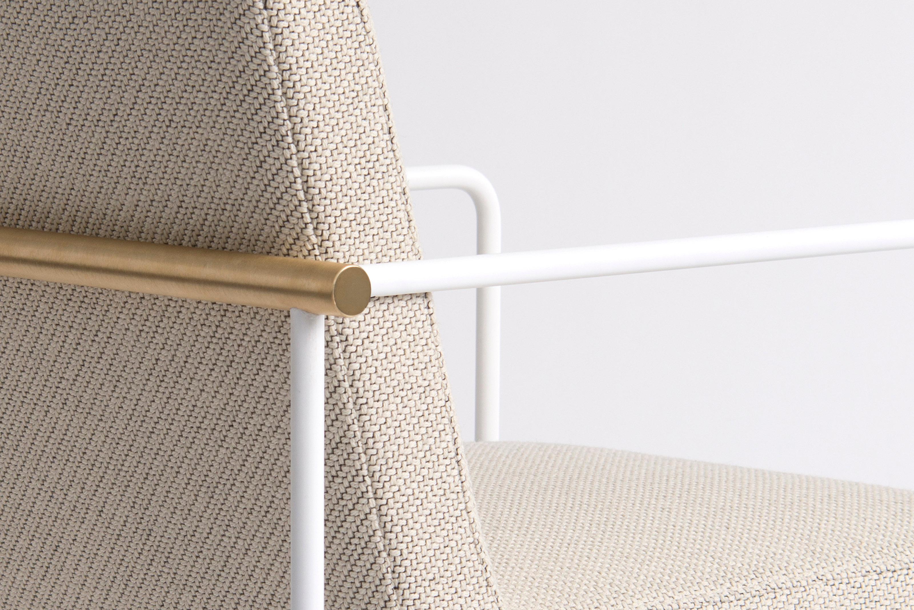 Moderne Chaise d'appoint Kickstand avec bras par Phase Design en vente