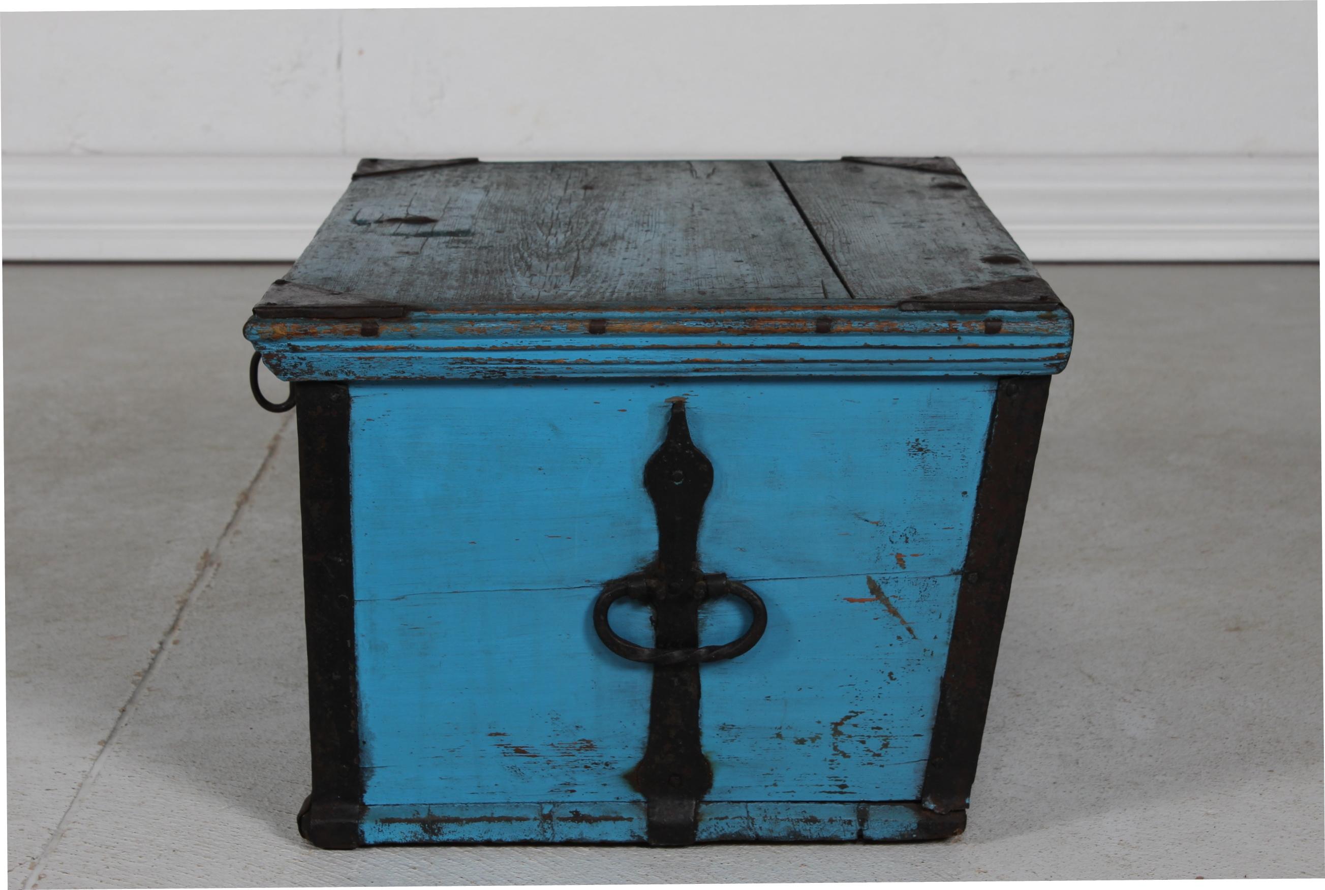 19th Century Kid Size Antique Swedish Campaign Chest with Patinated Blue Paint and Iron 1850s For Sale