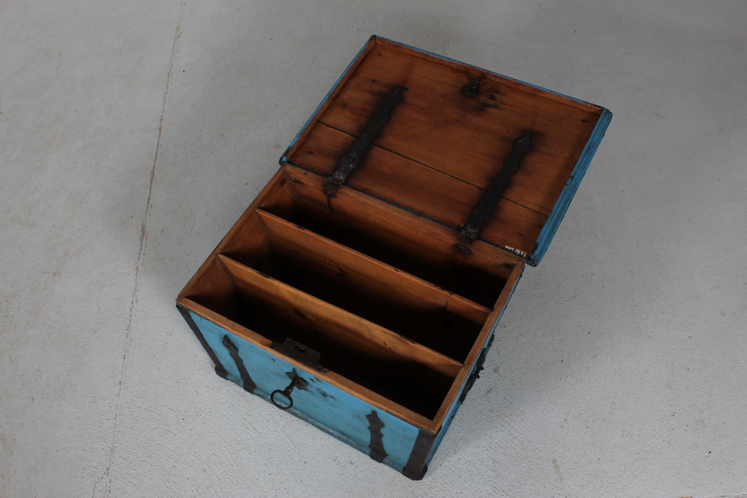 Kid Size Antique Swedish Campaign Chest with Patinated Blue Paint and Iron 1850s For Sale 2