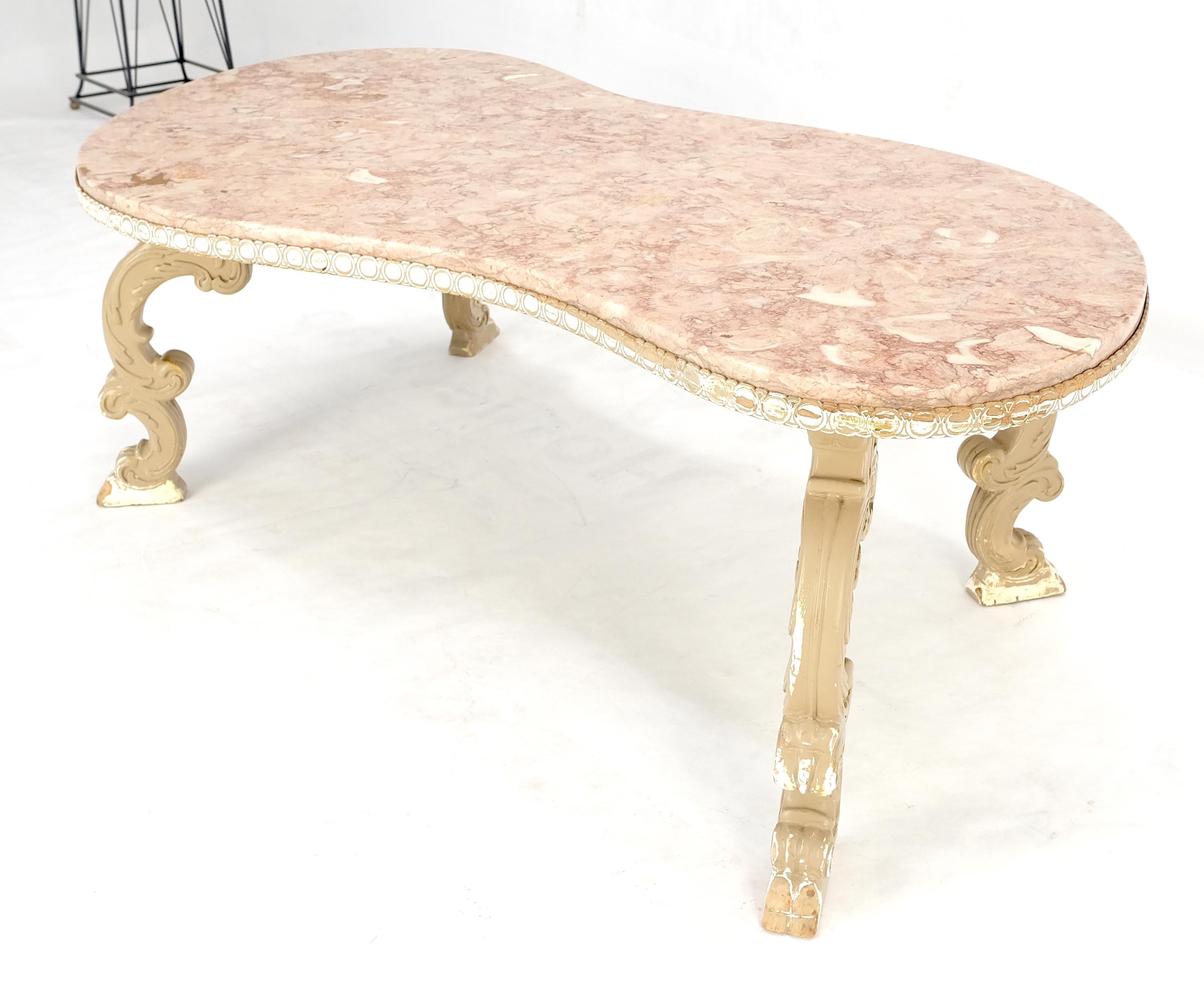 Mesa de centro con tapa de mármol rojo y forma orgánica Kidney Regencia de Hollywood en venta