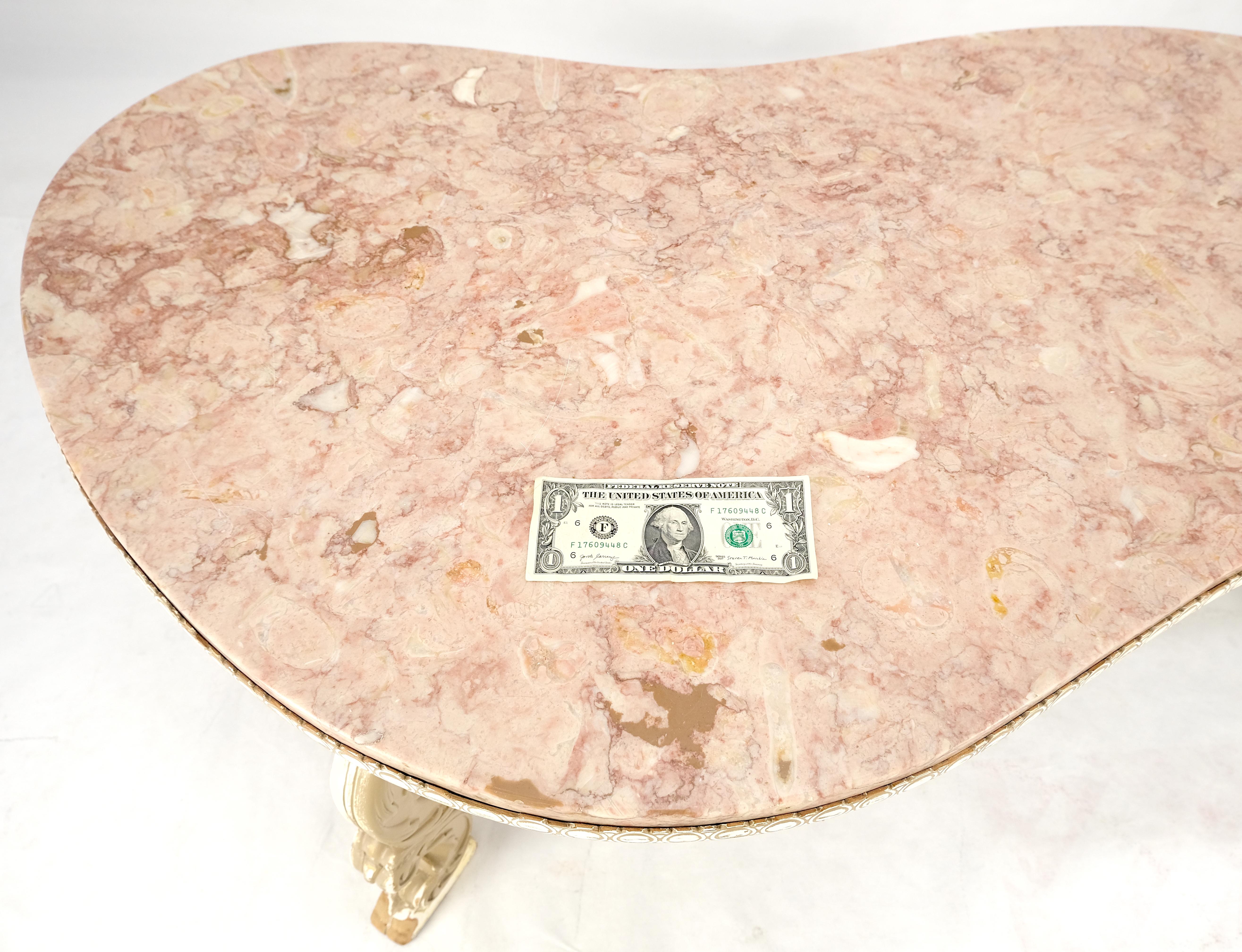Mesa de centro con tapa de mármol rojo y forma orgánica Kidney siglo XX en venta