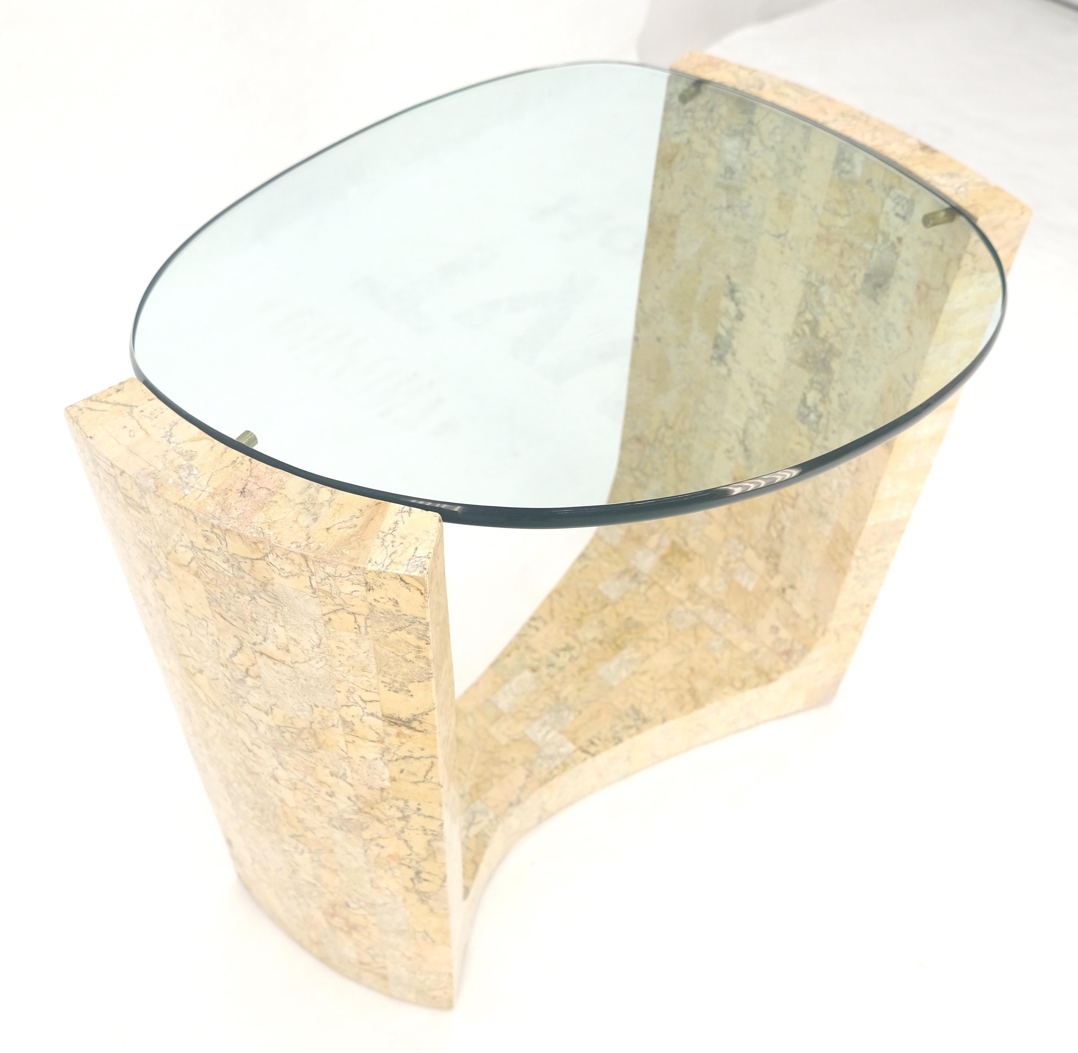 Lampe d'appoint en verre épais à base tessellée, de forme organique et réniforme en vente 4