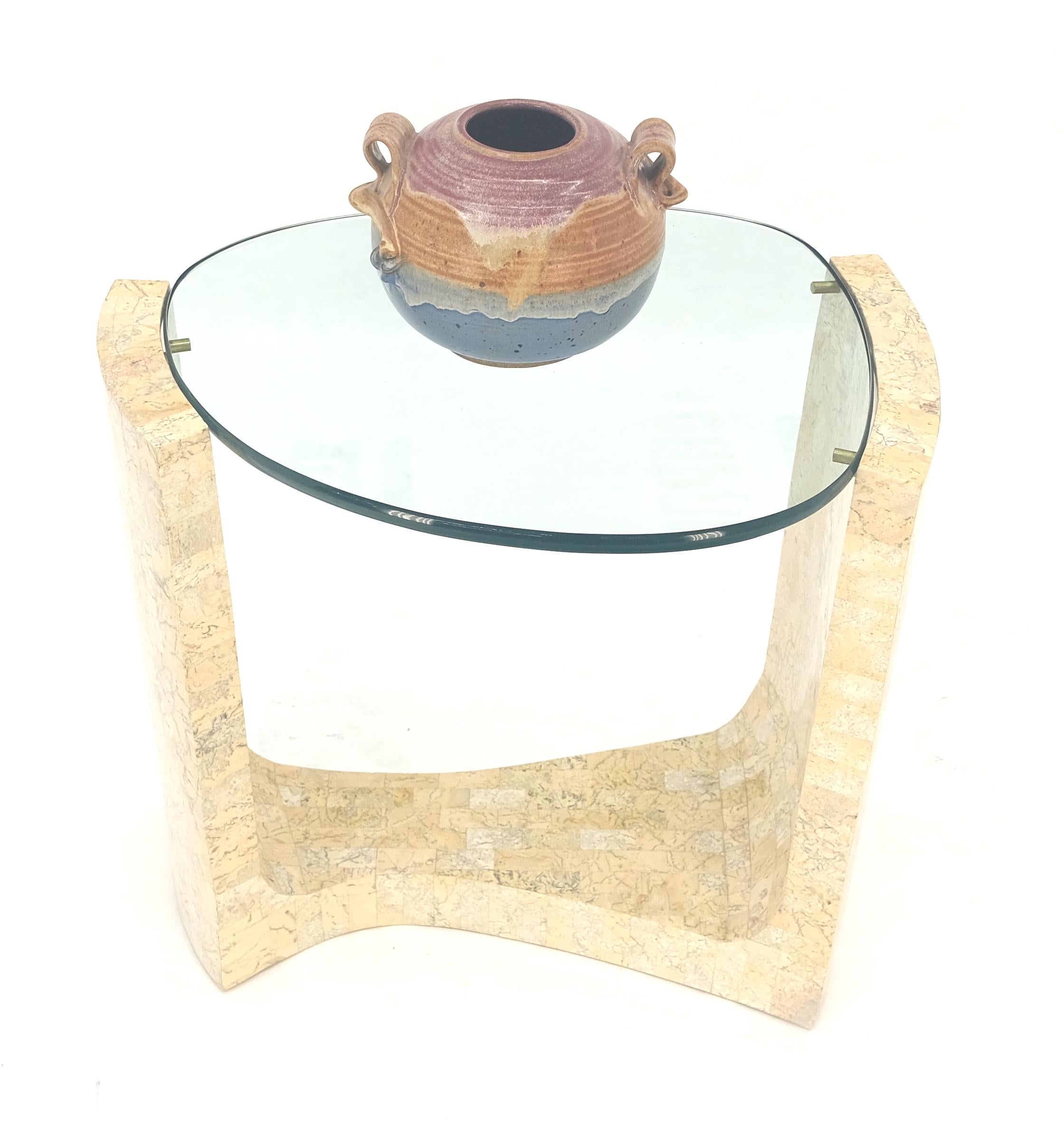 20ième siècle Lampe d'appoint en verre épais à base tessellée, de forme organique et réniforme en vente