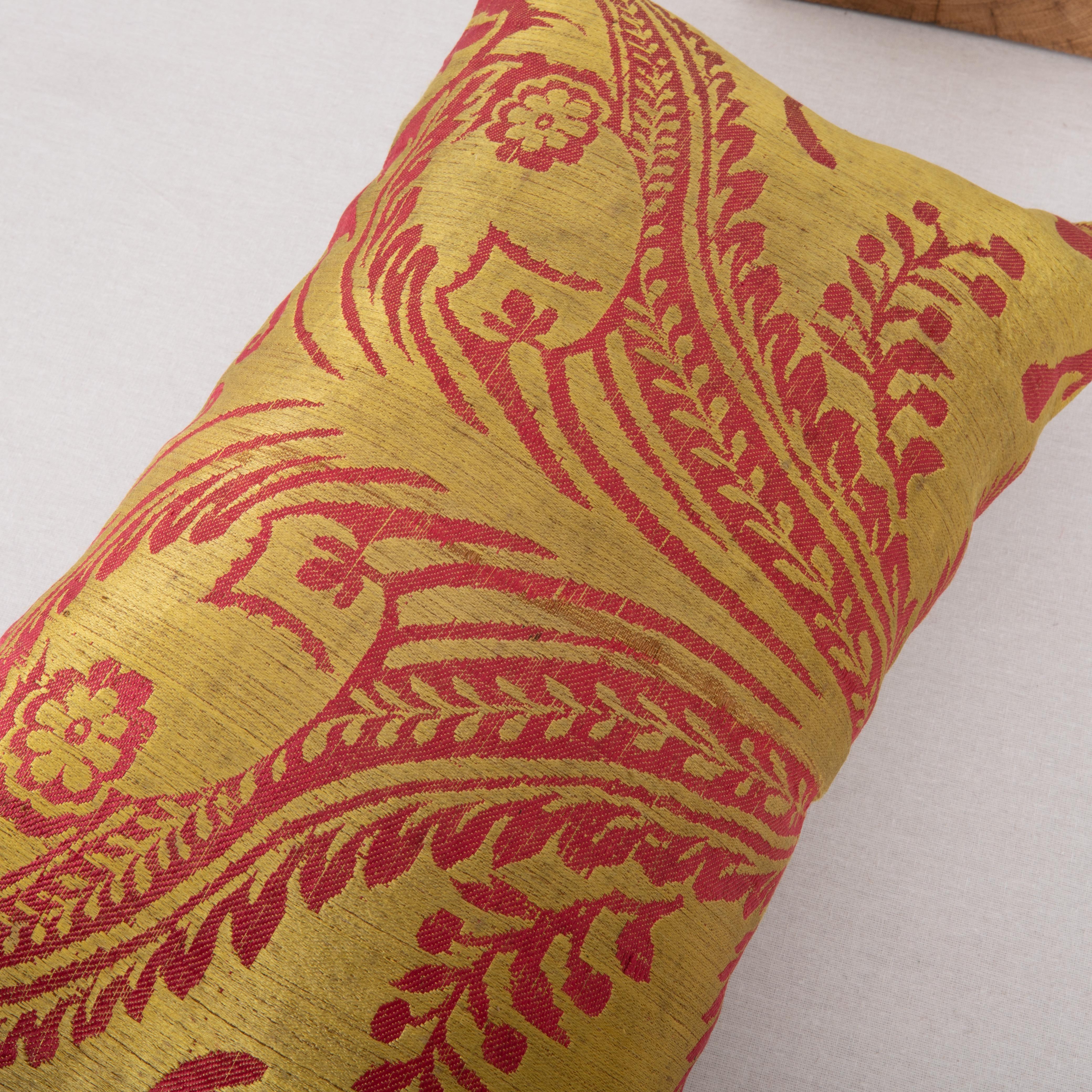 Kidney Pillow Case Made from an Antique Italian Textile In Good Condition For Sale In Istanbul, TR