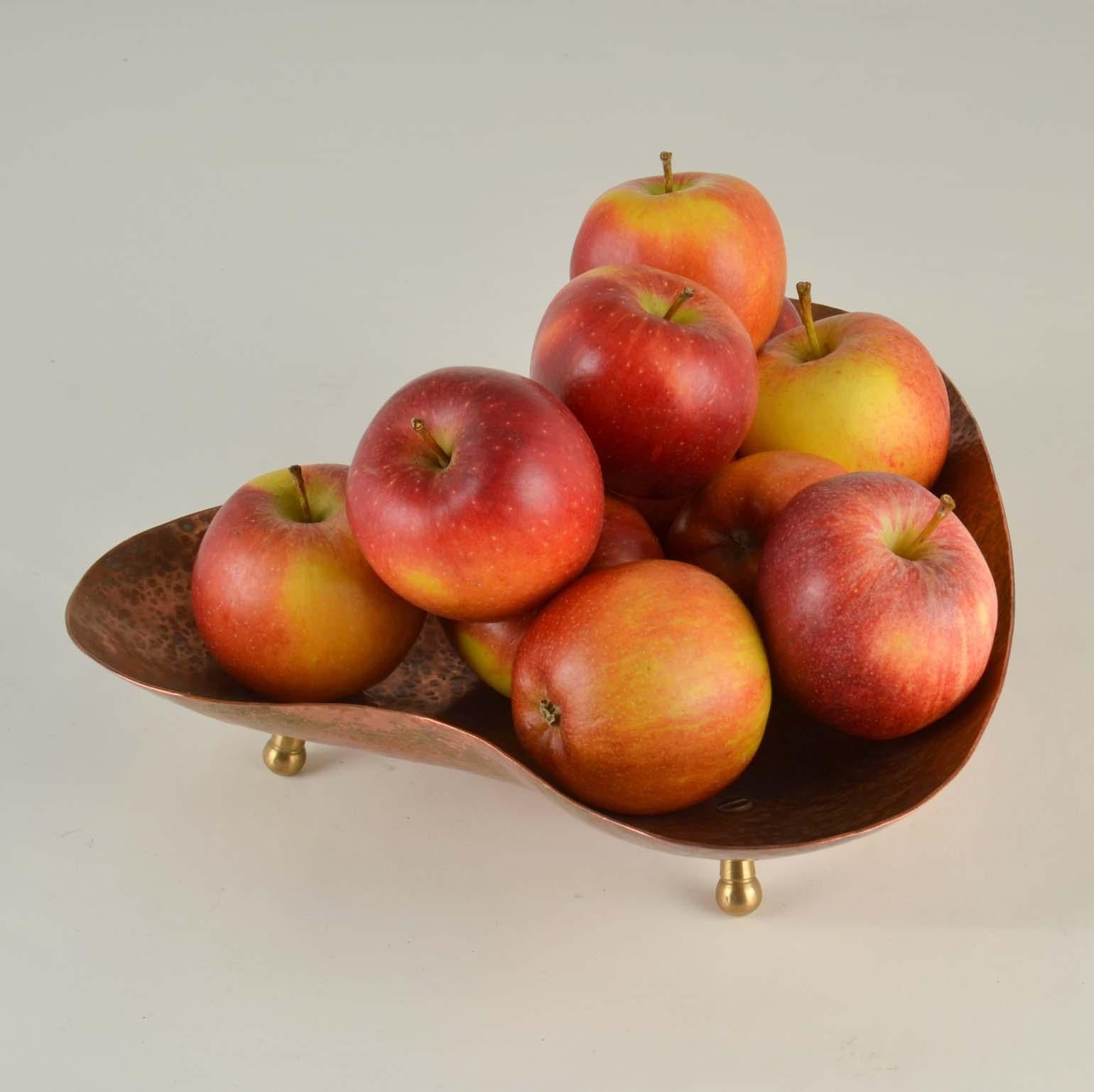 Bol à fruits bio en cuivre des années 1950 Excellent état - En vente à London, GB