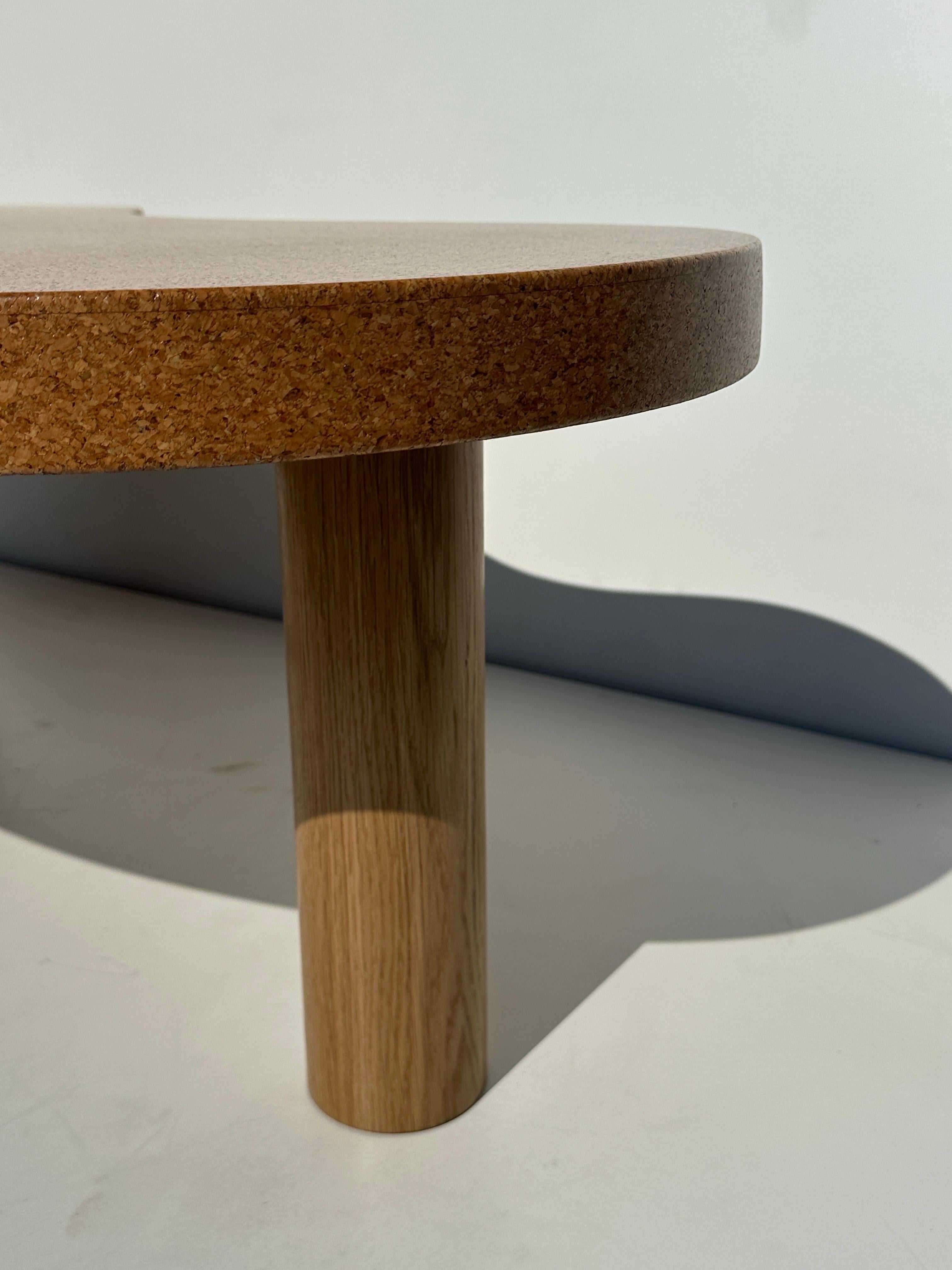 Table basse en forme de rein en liège et Oak Oak en vente 4