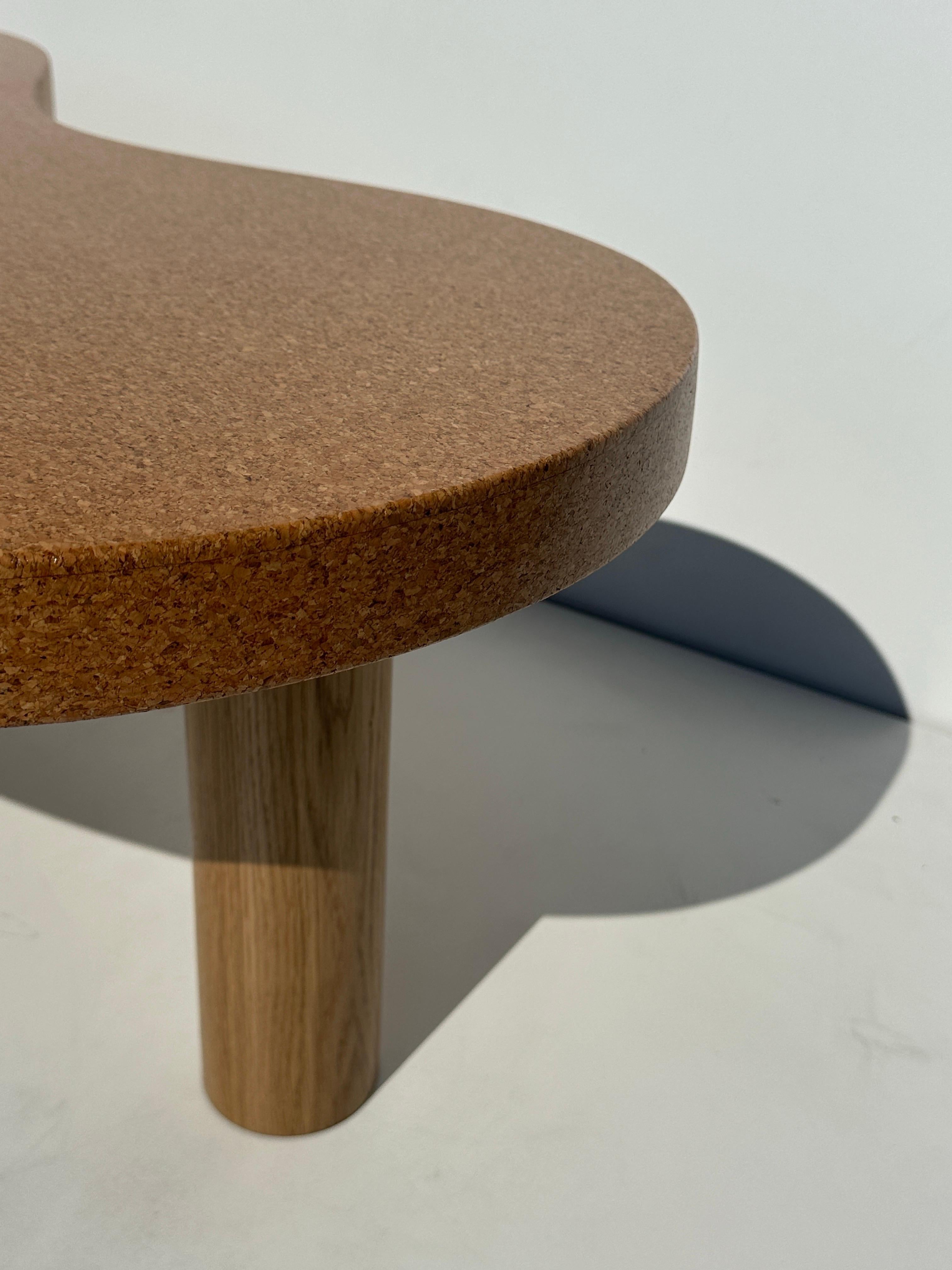 Table basse en forme de rein en liège et Oak Oak en vente 6