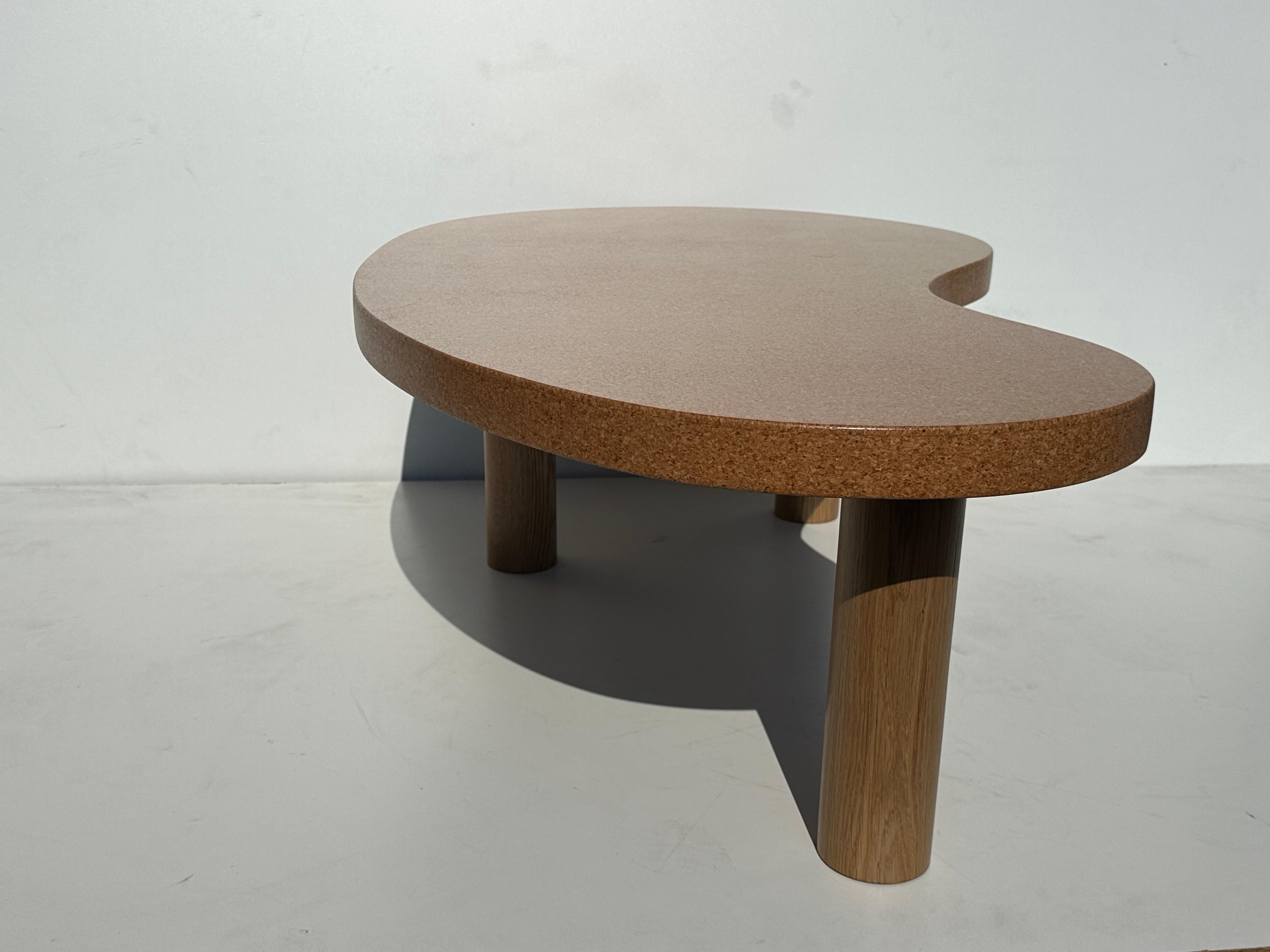 Table basse en forme de rein en liège et Oak Oak en vente 8