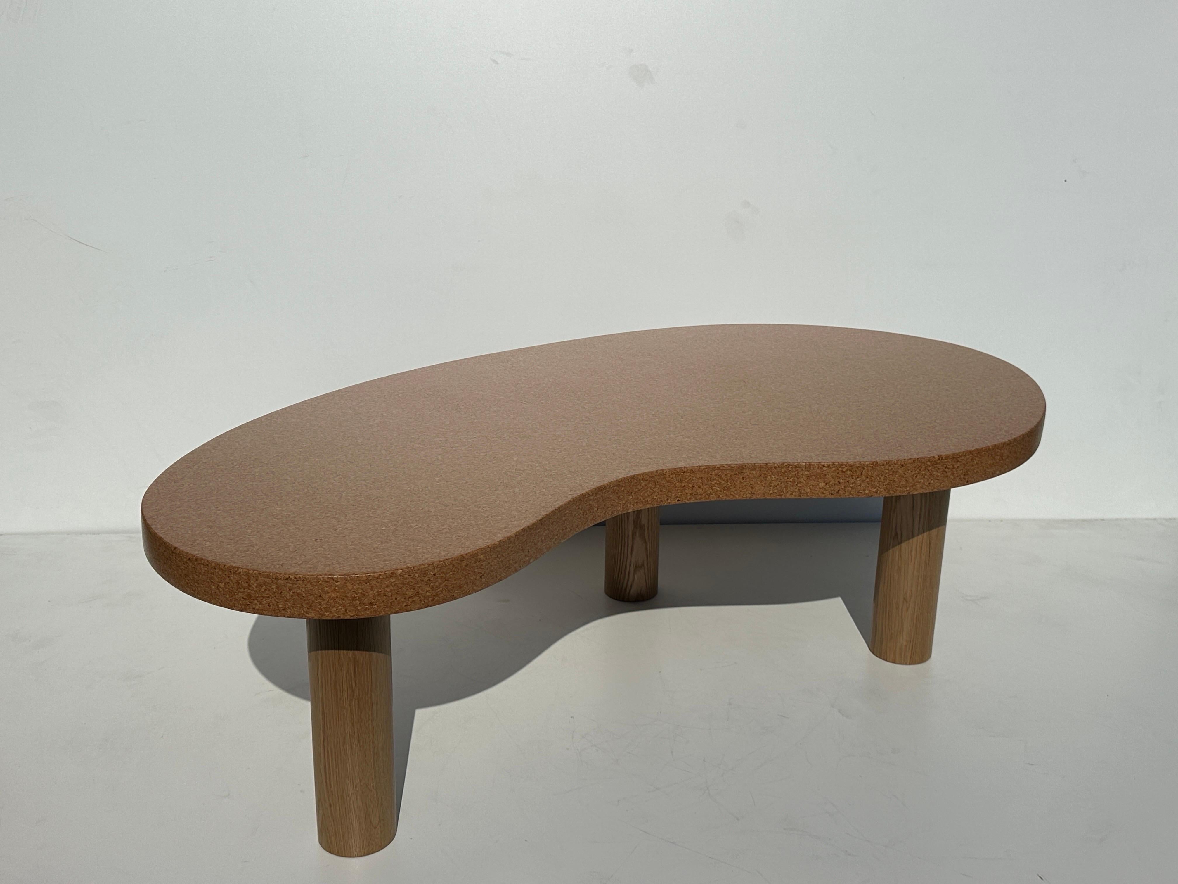 Table basse en forme de rein en liège et Oak Oak en vente 12