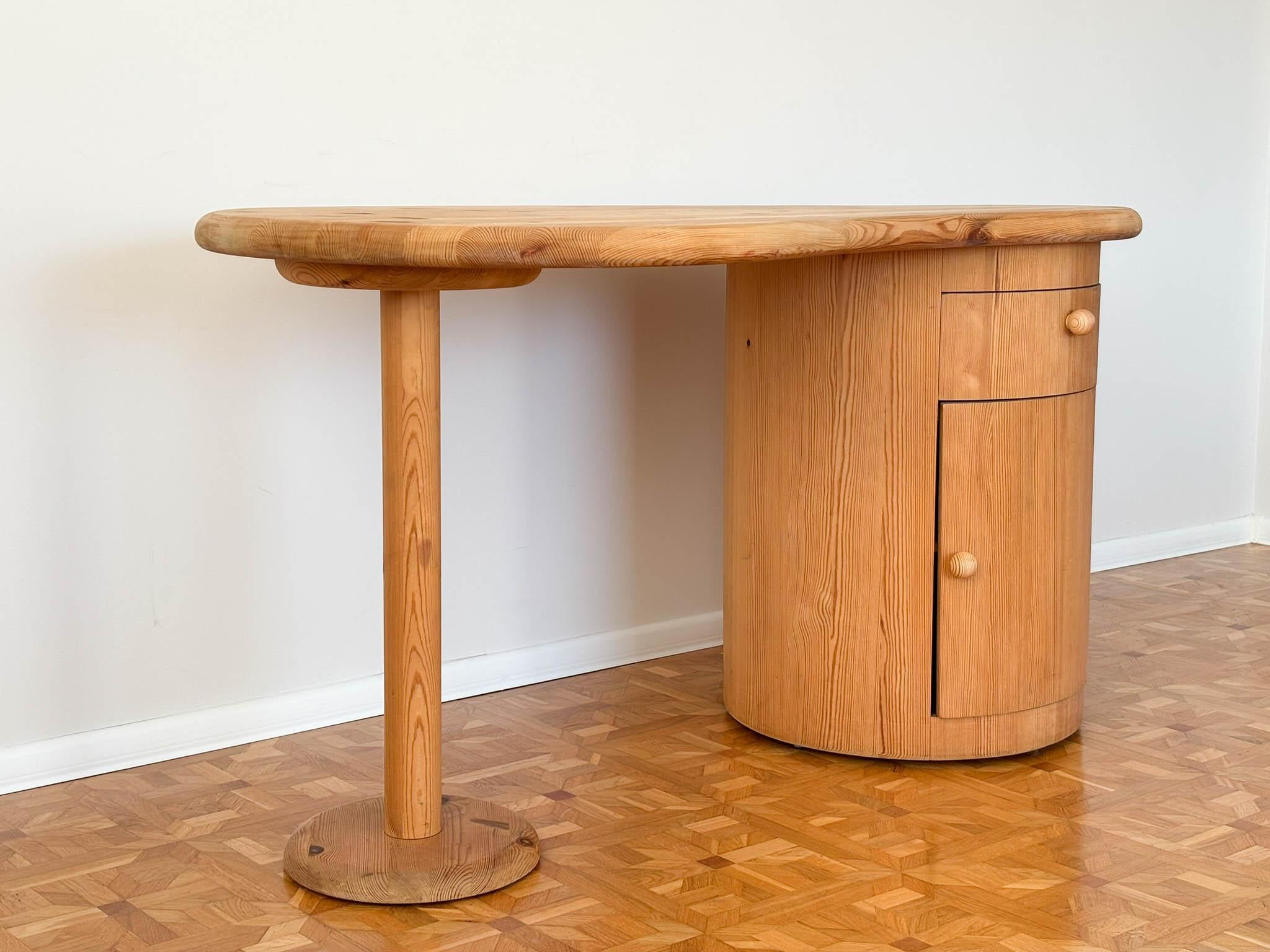 Scrivania di design a forma di rene di C.F. Christensen Silkeborg, Danimarca 1970 in vendita 5