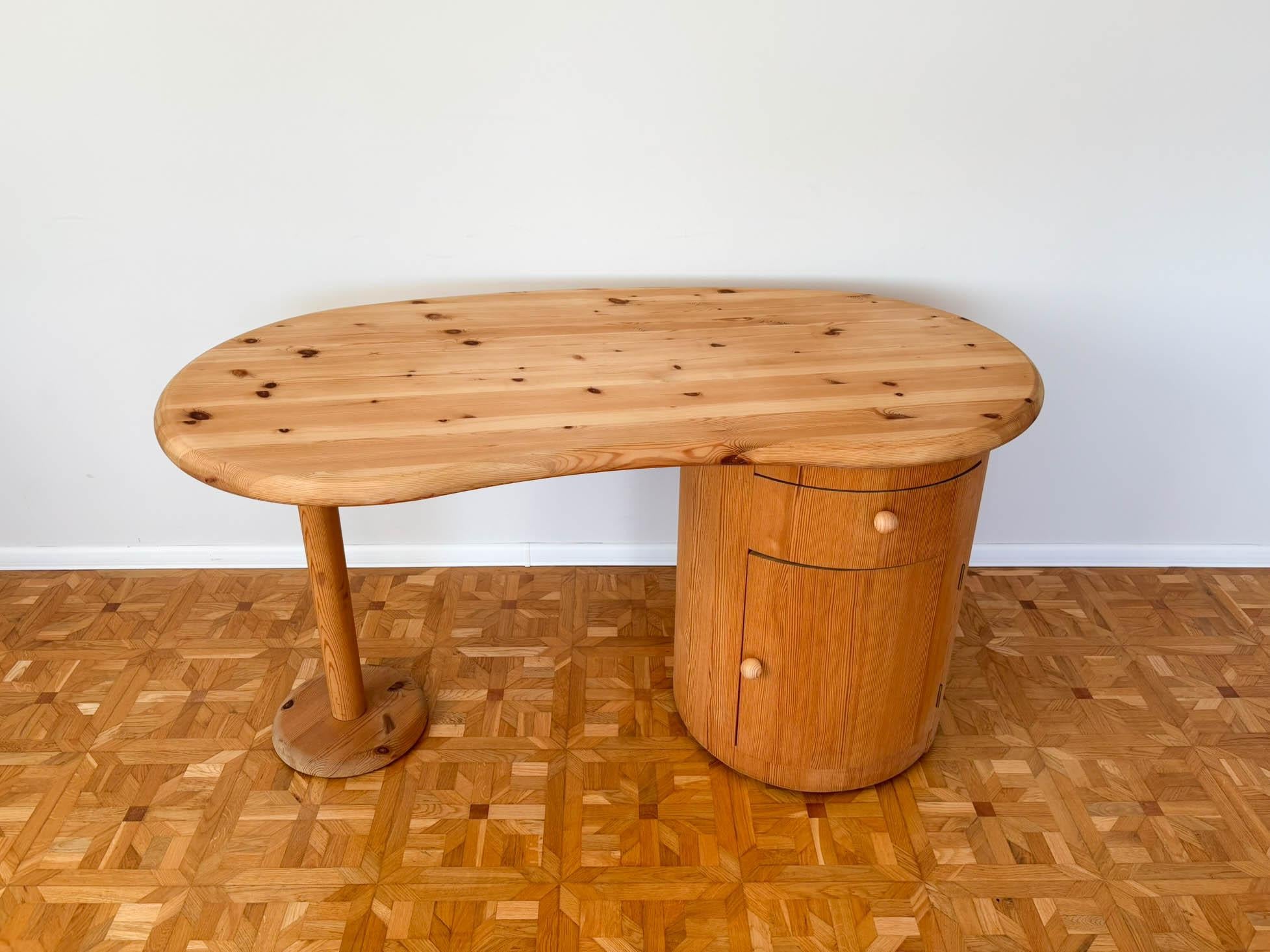 Scrivania di design a forma di rene di C.F. Christensen Silkeborg, Danimarca 1970 In condizioni buone in vendita a Radomsko, Województwo łódzkie