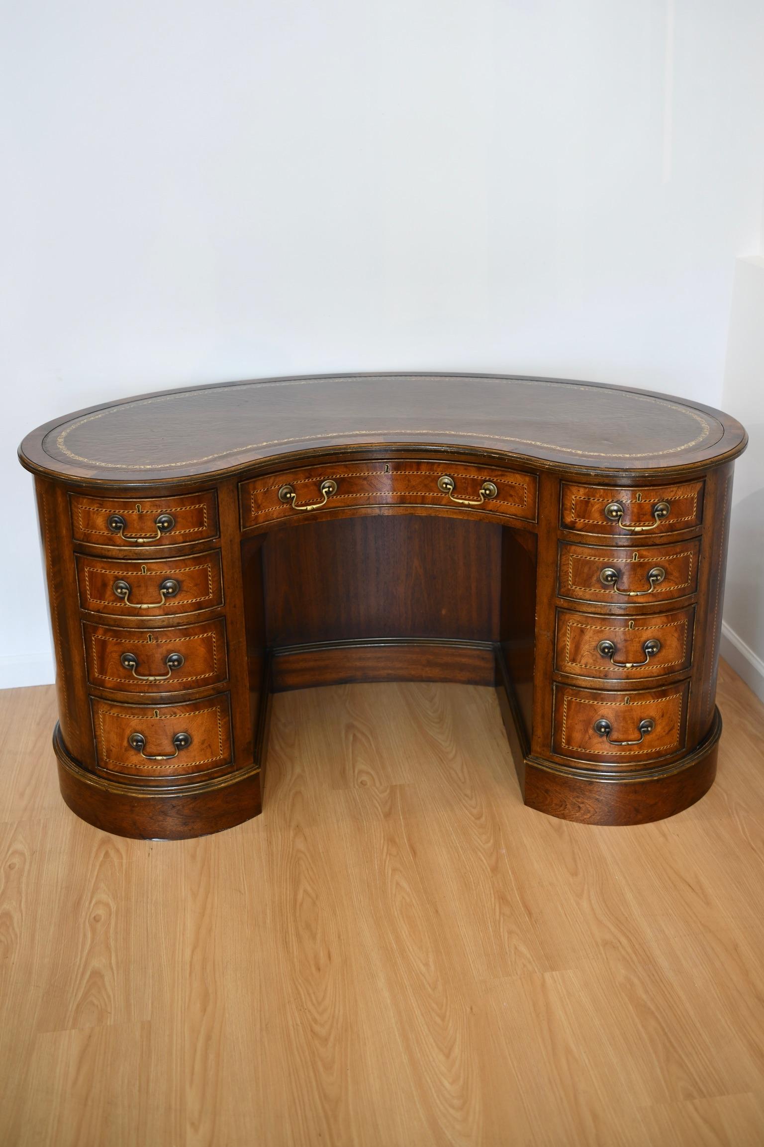 Kidney Shaped Desk with Leather Top In Good Condition In Brooklyn, NY