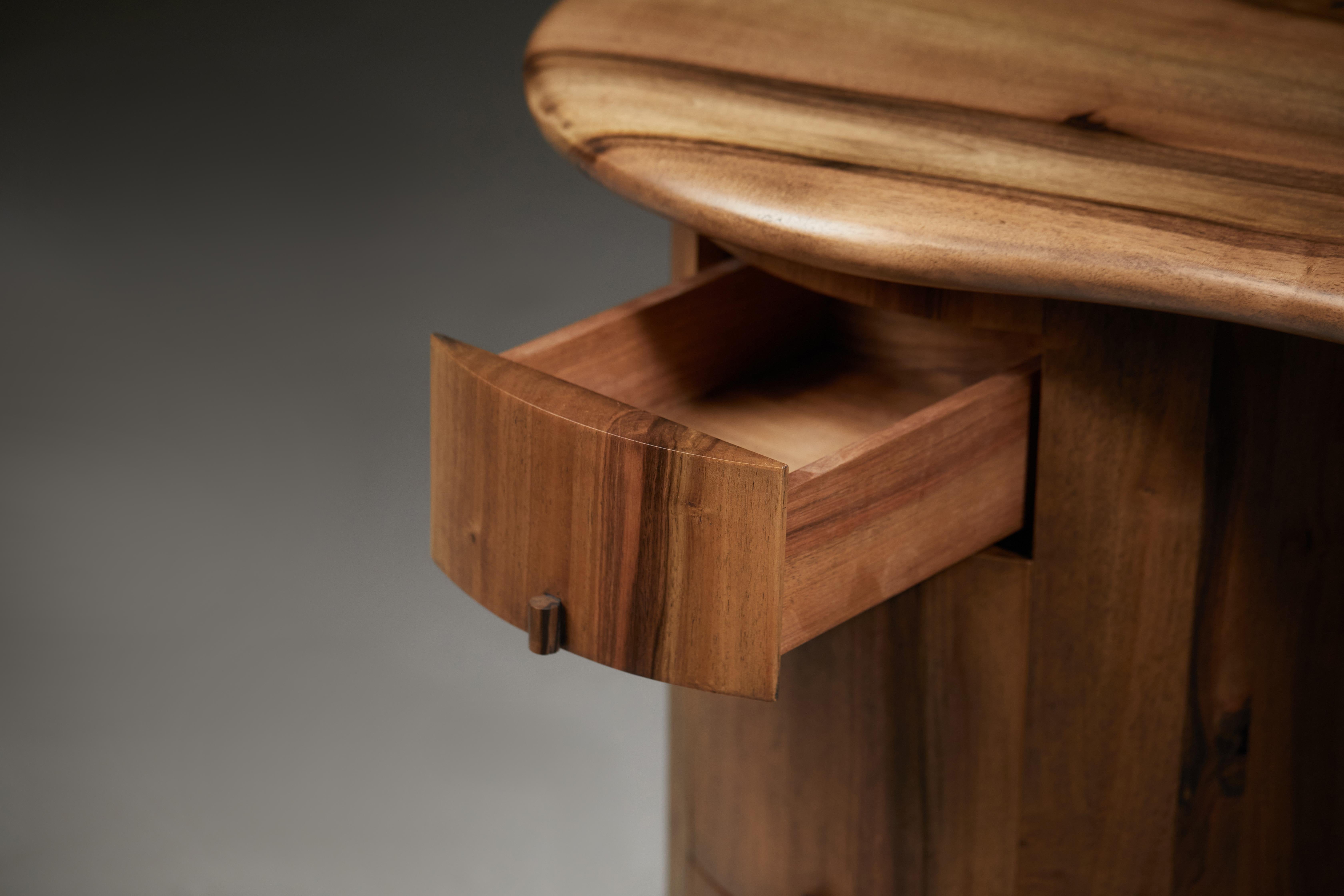 Kidney shaped desk with pebble edge top in European walnut by Jonathan Field For Sale 5