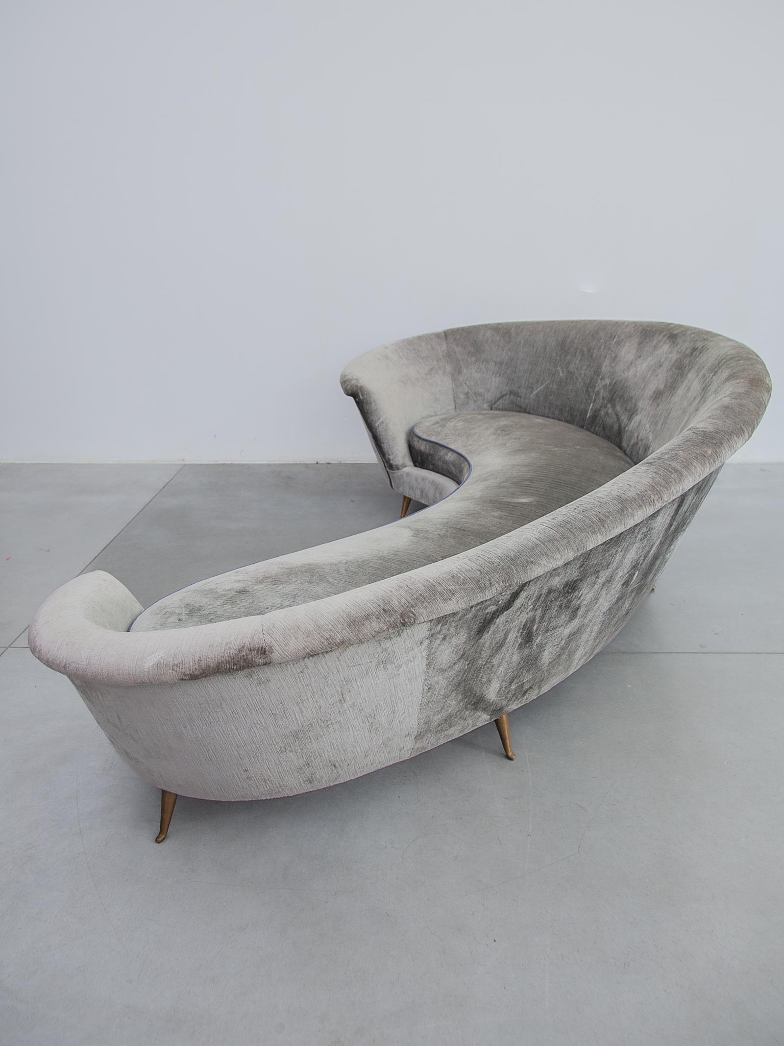 Kidney Shaped Grey Velvet Sofa, Italy 5