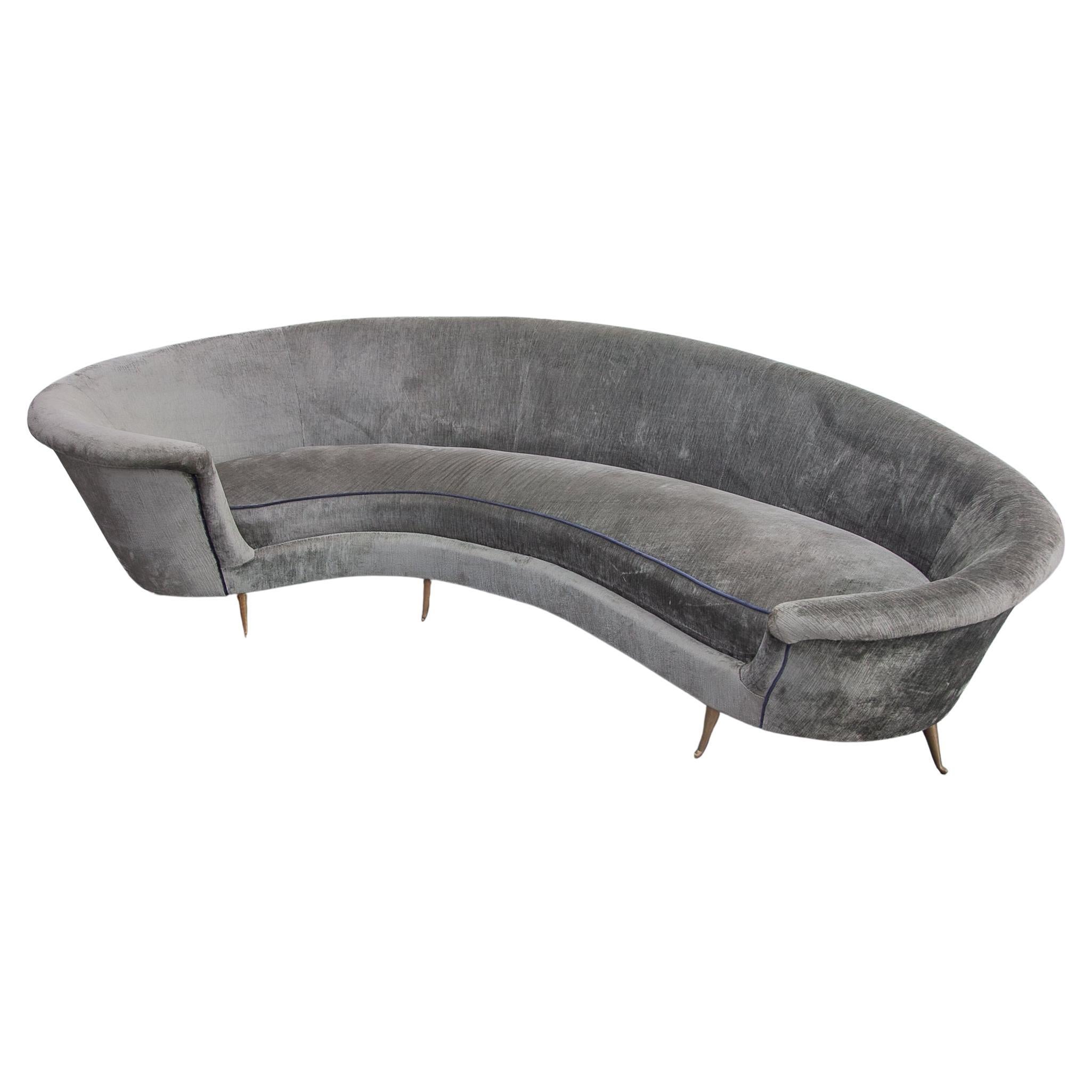 Midcentury modern exceptional kidney shaped lounge sofa with a grey velvet upholstery and brass legs. Very comfortable to sit on or to use as a daybed, a perfect sofa for a loft or a large living room where the kidney shape comes into its own in the
