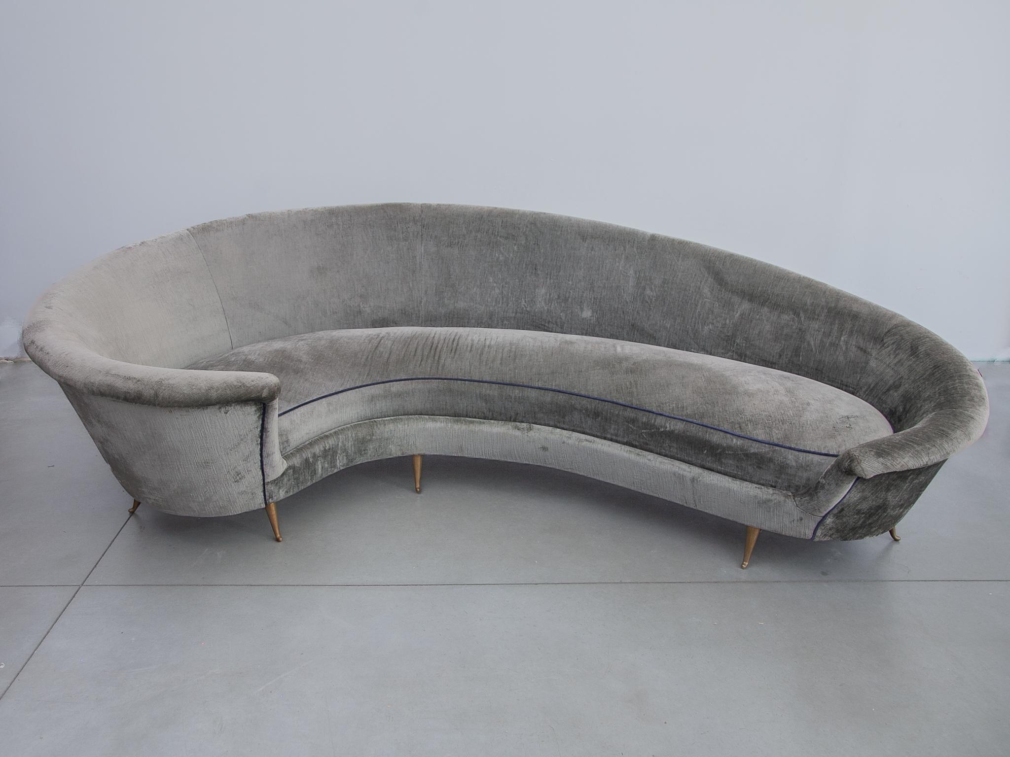 Kidney Shaped Grey Velvet Sofa, Italy 1